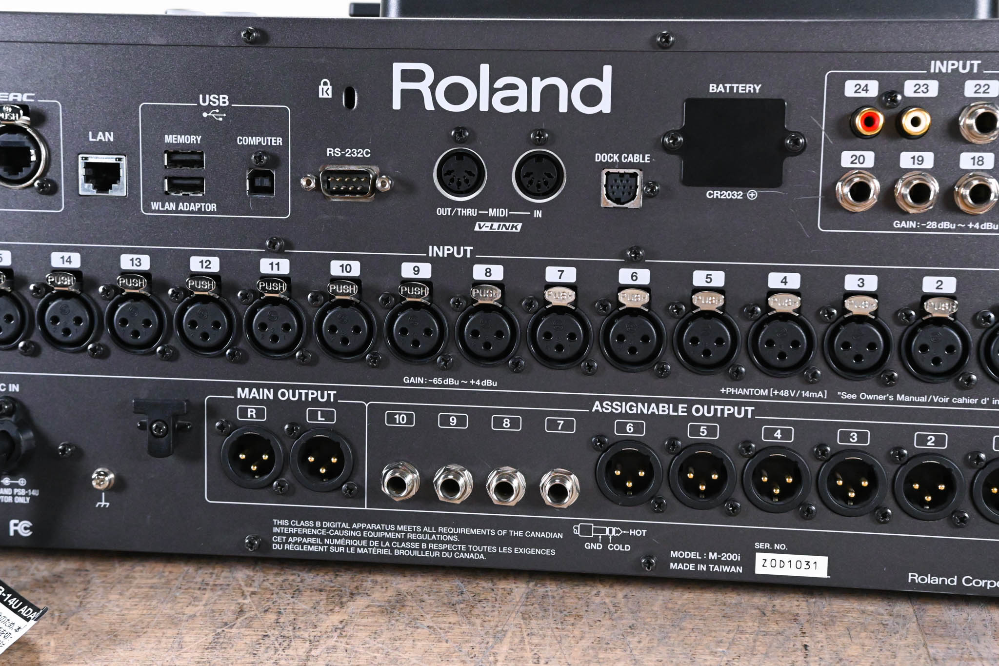 Roland M-200i 32-Channel Live Digital V-Mixer Console