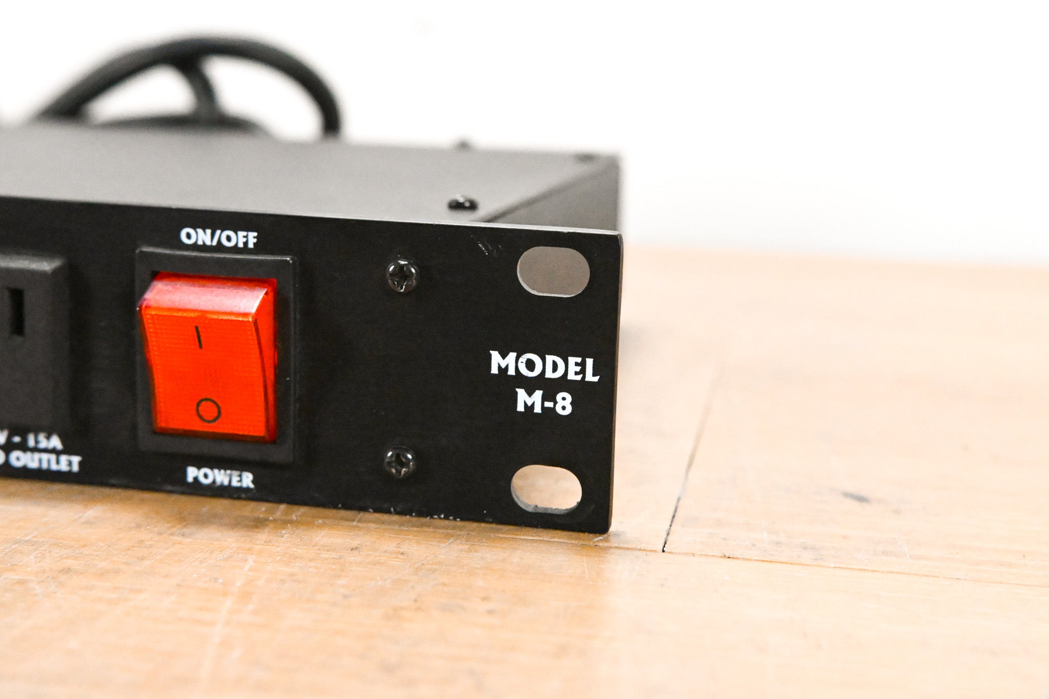 Furman M-8 8-Outlet Power Conditioner