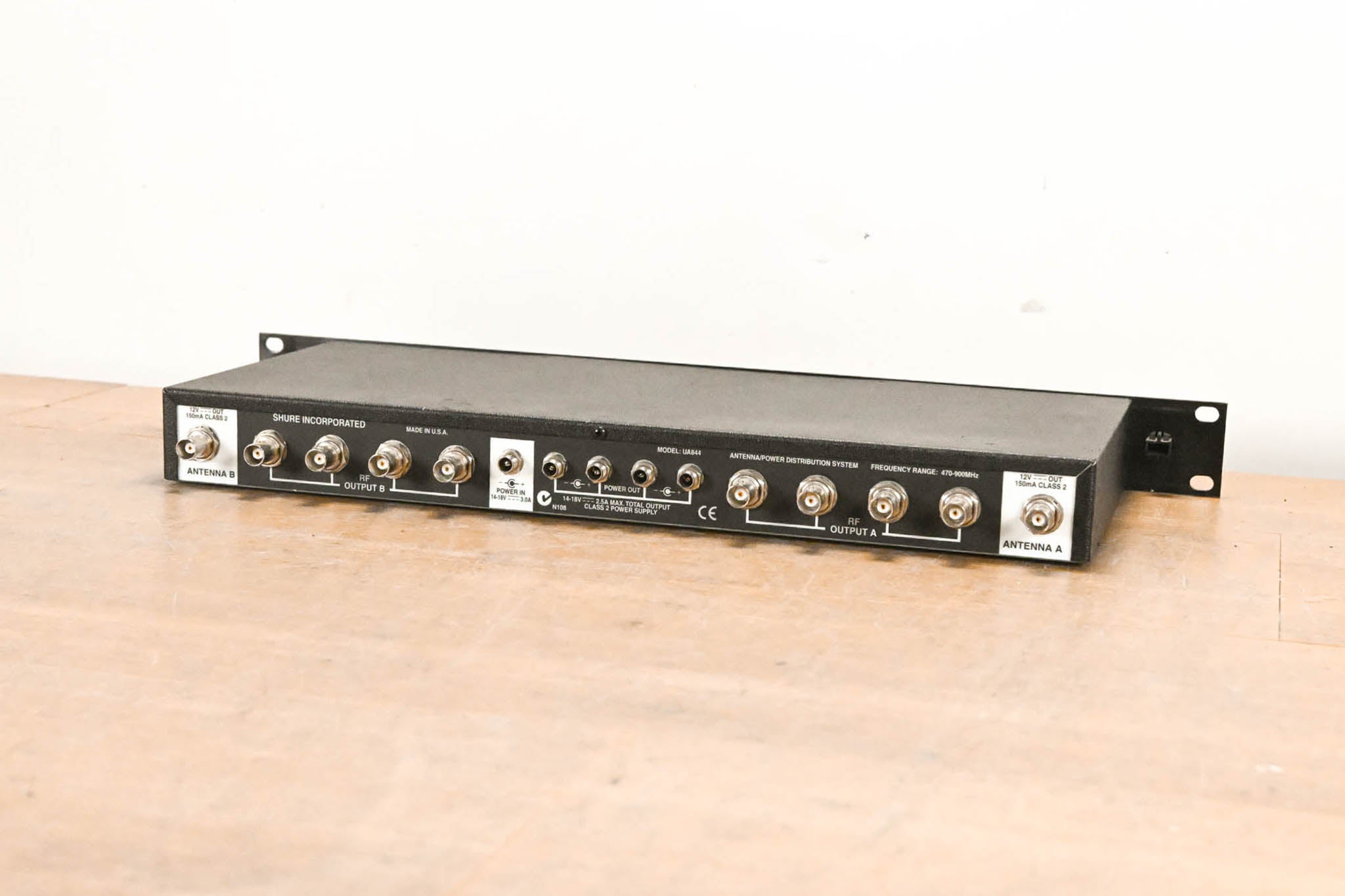 Shure UA844US Wideband UHF Antenna and Power Distributor (NO PSU)