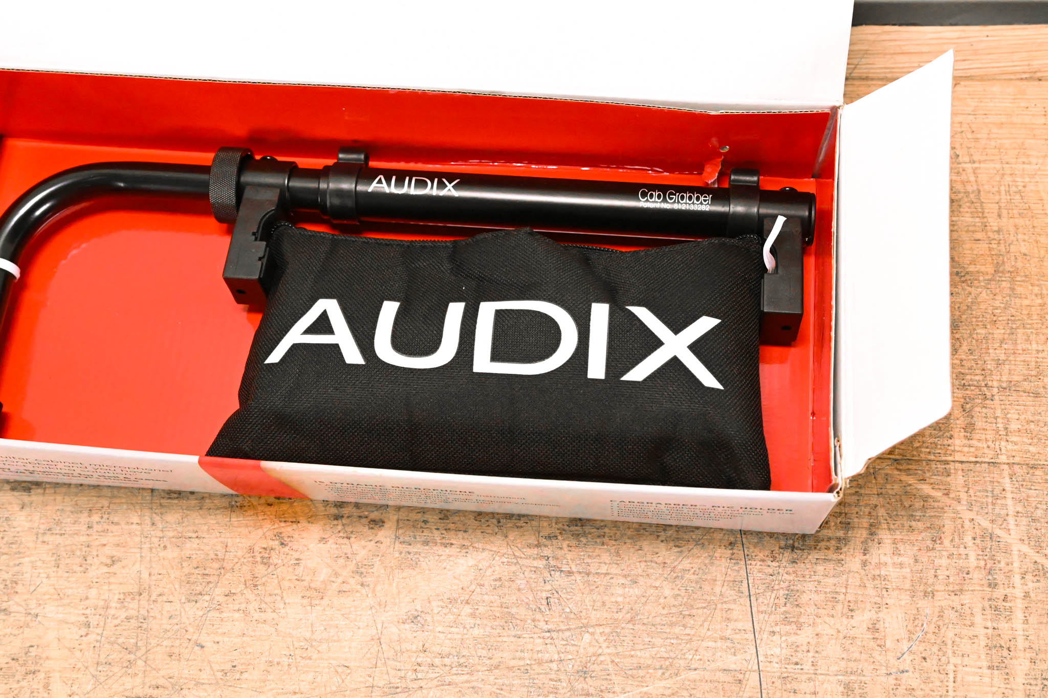 Audix i5 Cardioid Dynamic Instrument Microphone w/ CabGrabber Mic Clamp