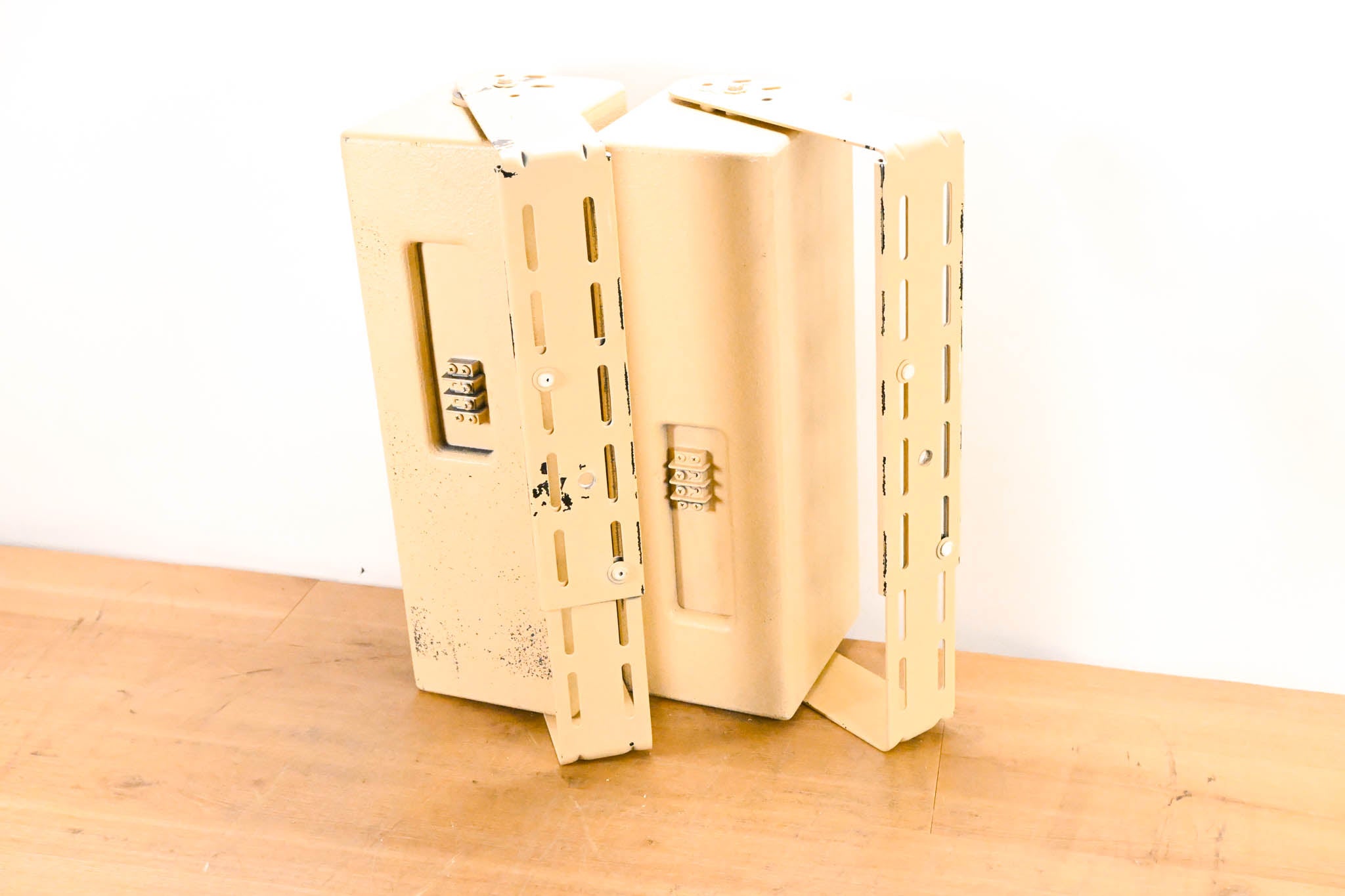 EAW UB52 Two-Way Full-Range Loudspeaker (PAIR)