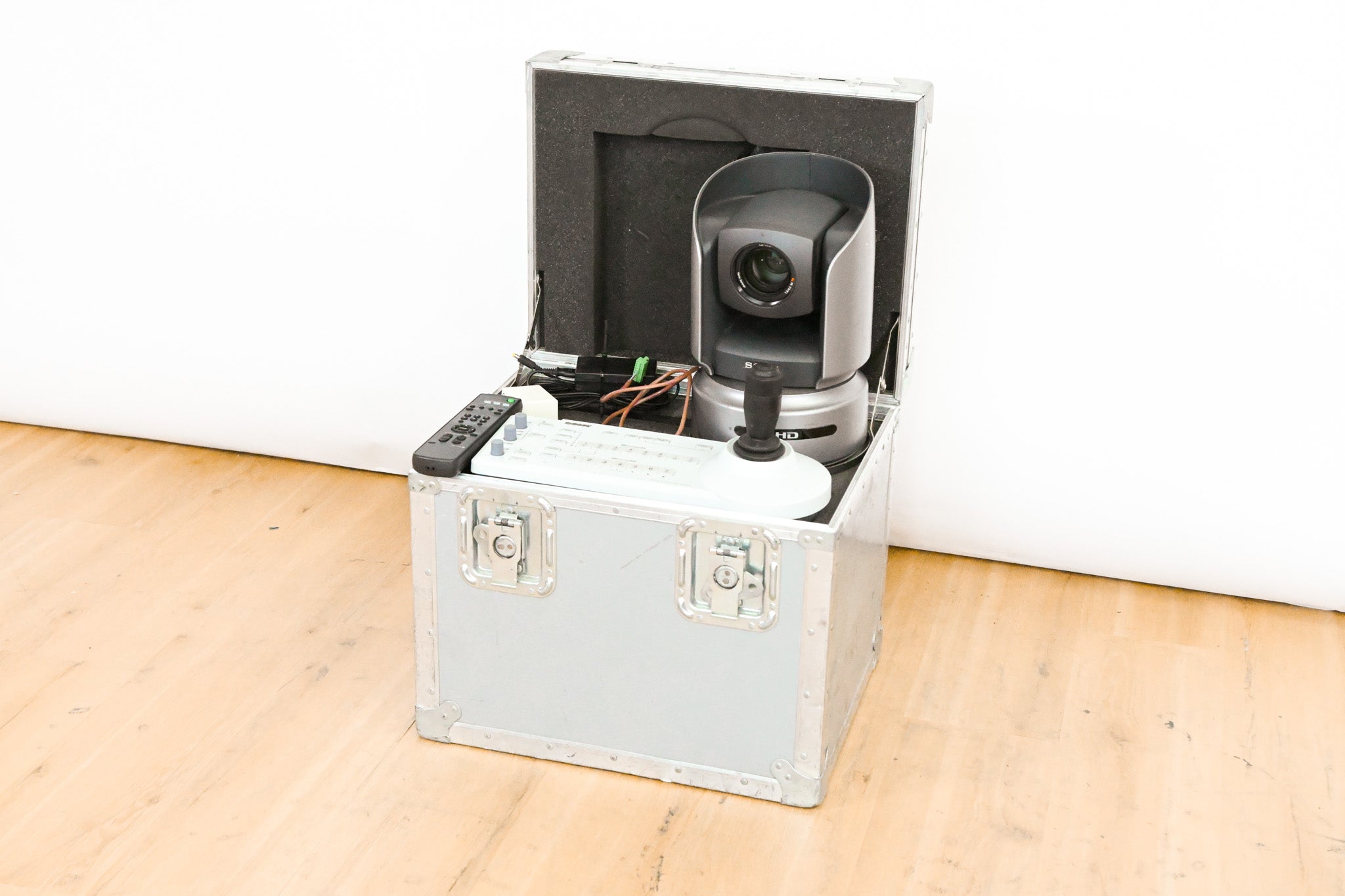 Sony BRC-H700 1/3-Inch 3-CCD HDTV Communications Camera w/ RM-BR300