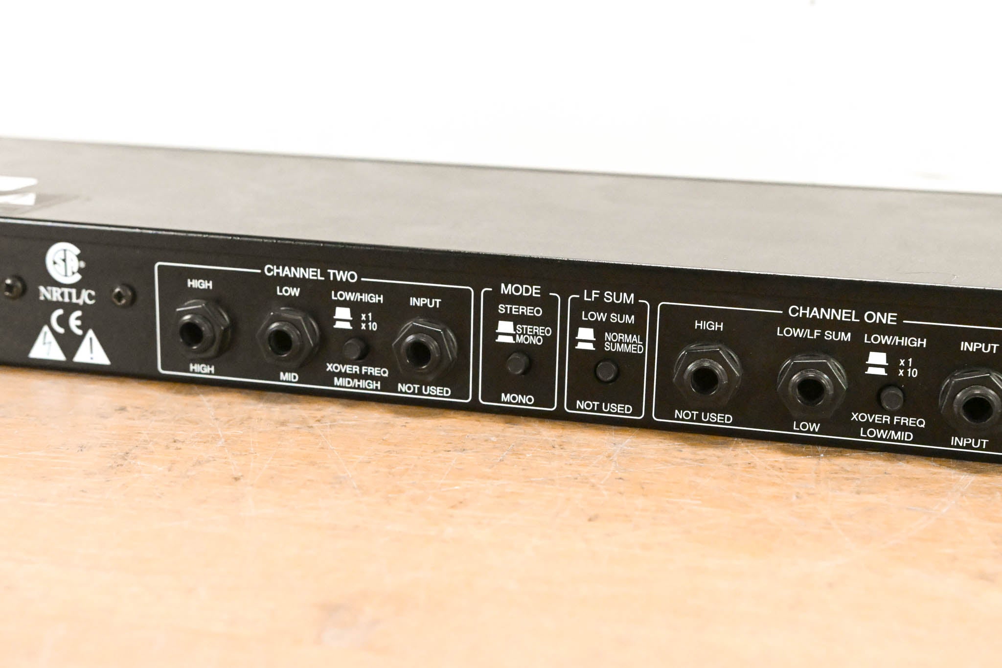 dbx 223 Stereo 2-Way / Mono 3-Way Crossover