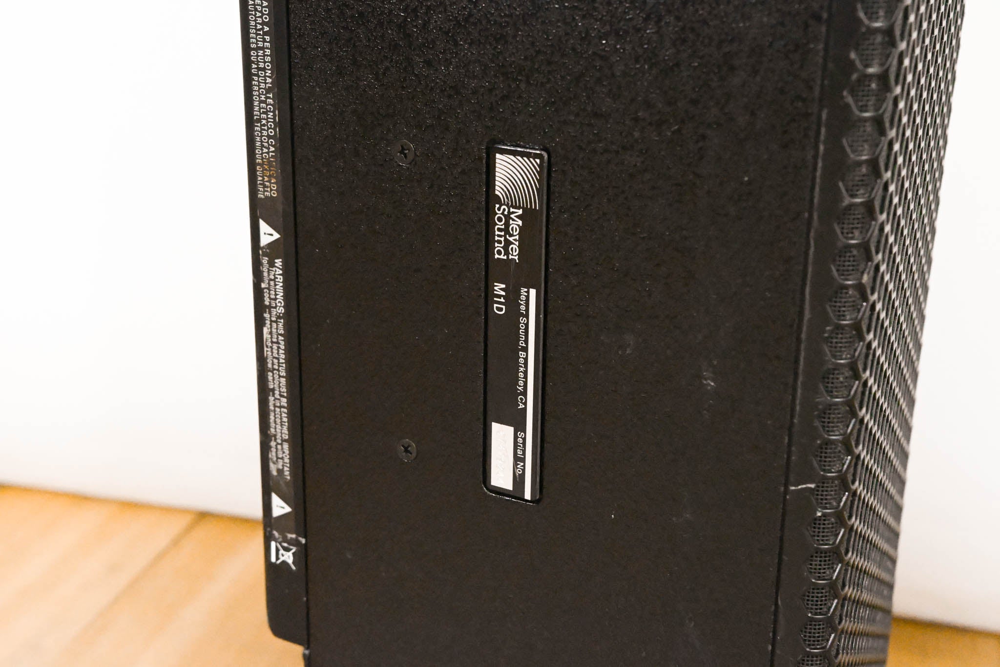 Meyer Sound M1D Ultra-Compact Curvilinear Array Loudspeaker