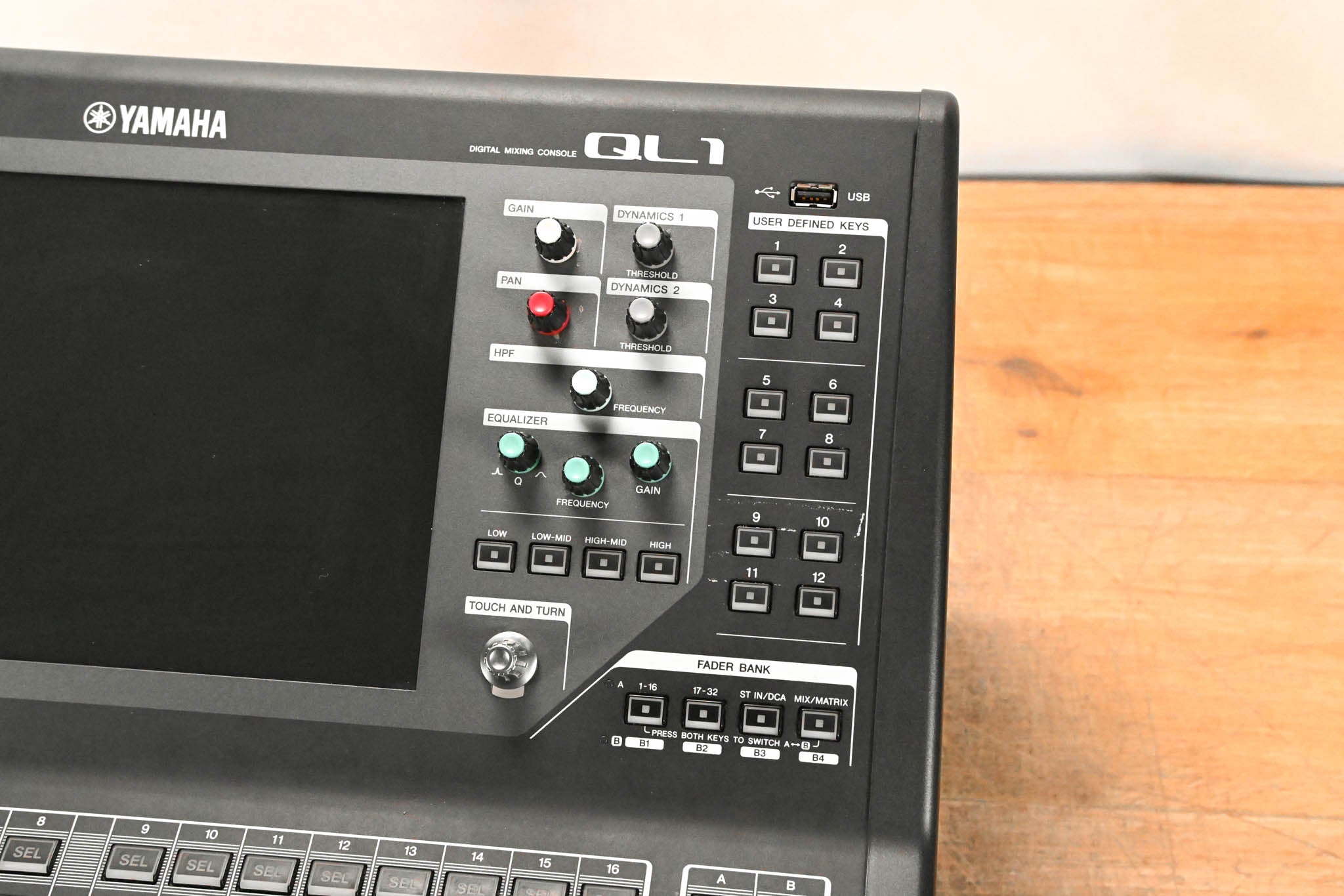 Yamaha QL1 16-Input / 8-Output Digital Mixing Console