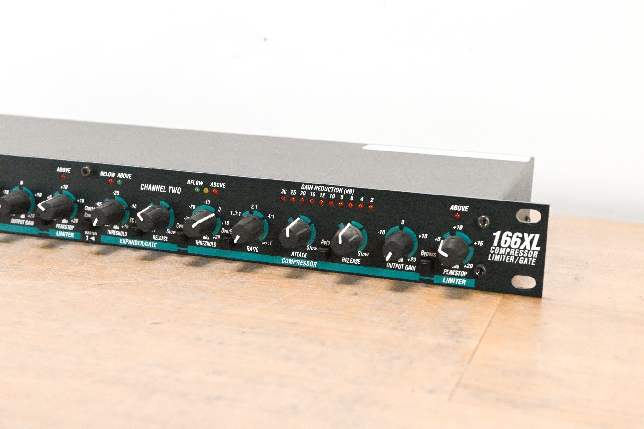 dbx 166XL 2-Channel Compressor/Limiter/Gate