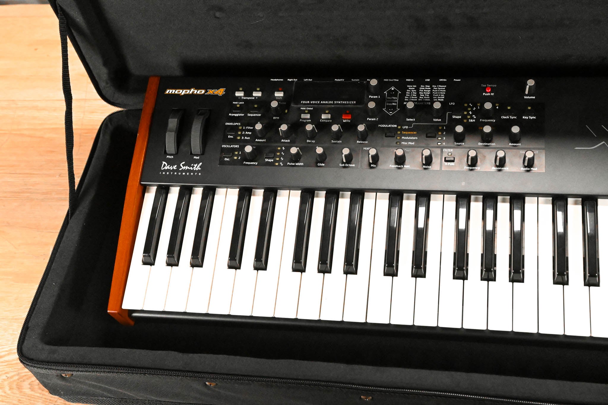 Dave Smith Instruments Mopho X4 44-Key Polyphonic Synthesizer