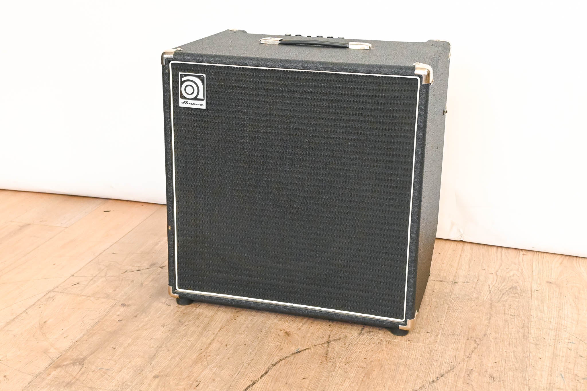 Ampeg BA-115 1x15" 100W Bass Combo Amplifier