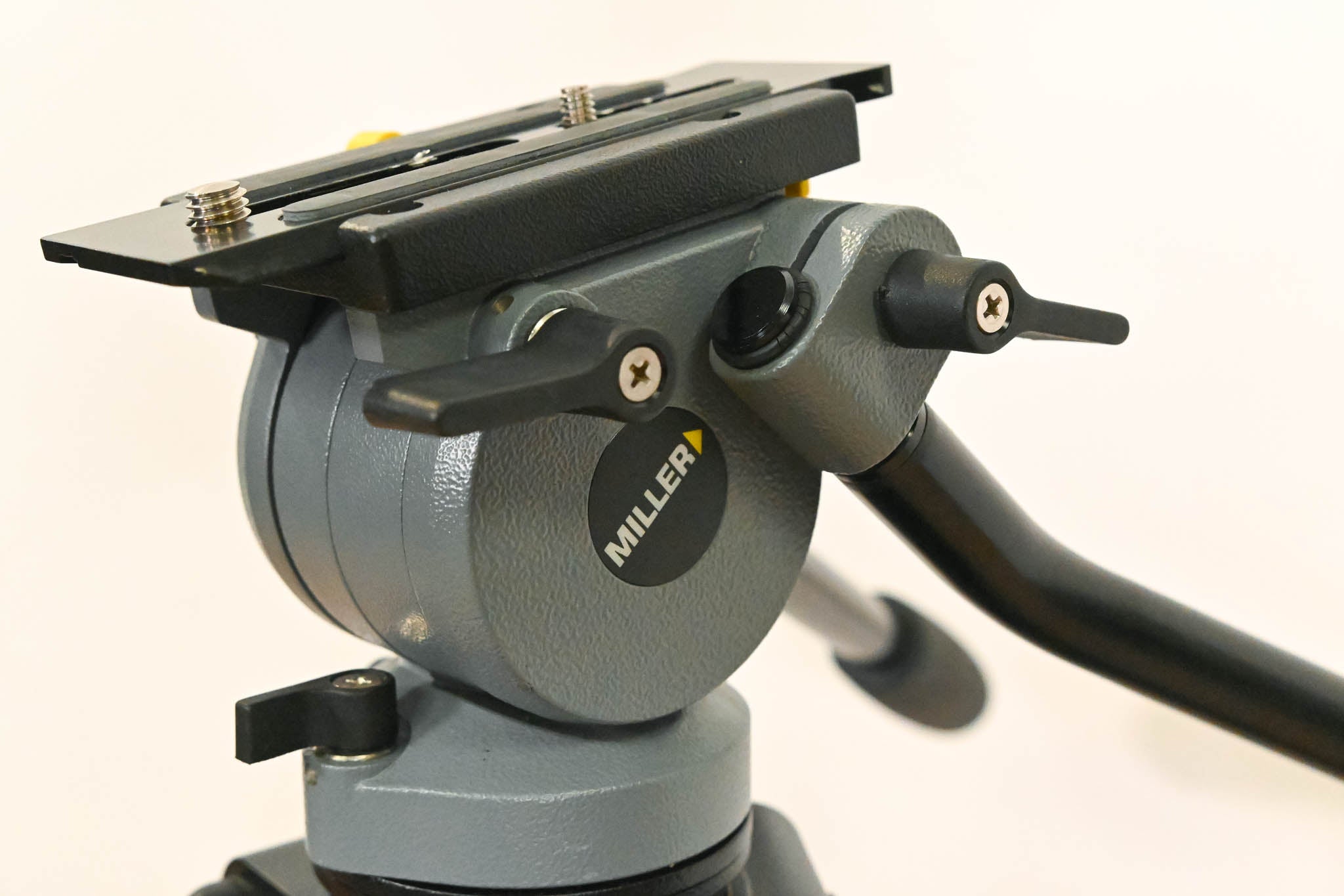 Miller DS-20 Fluid Head with 2-Stage Aluminum Tripod