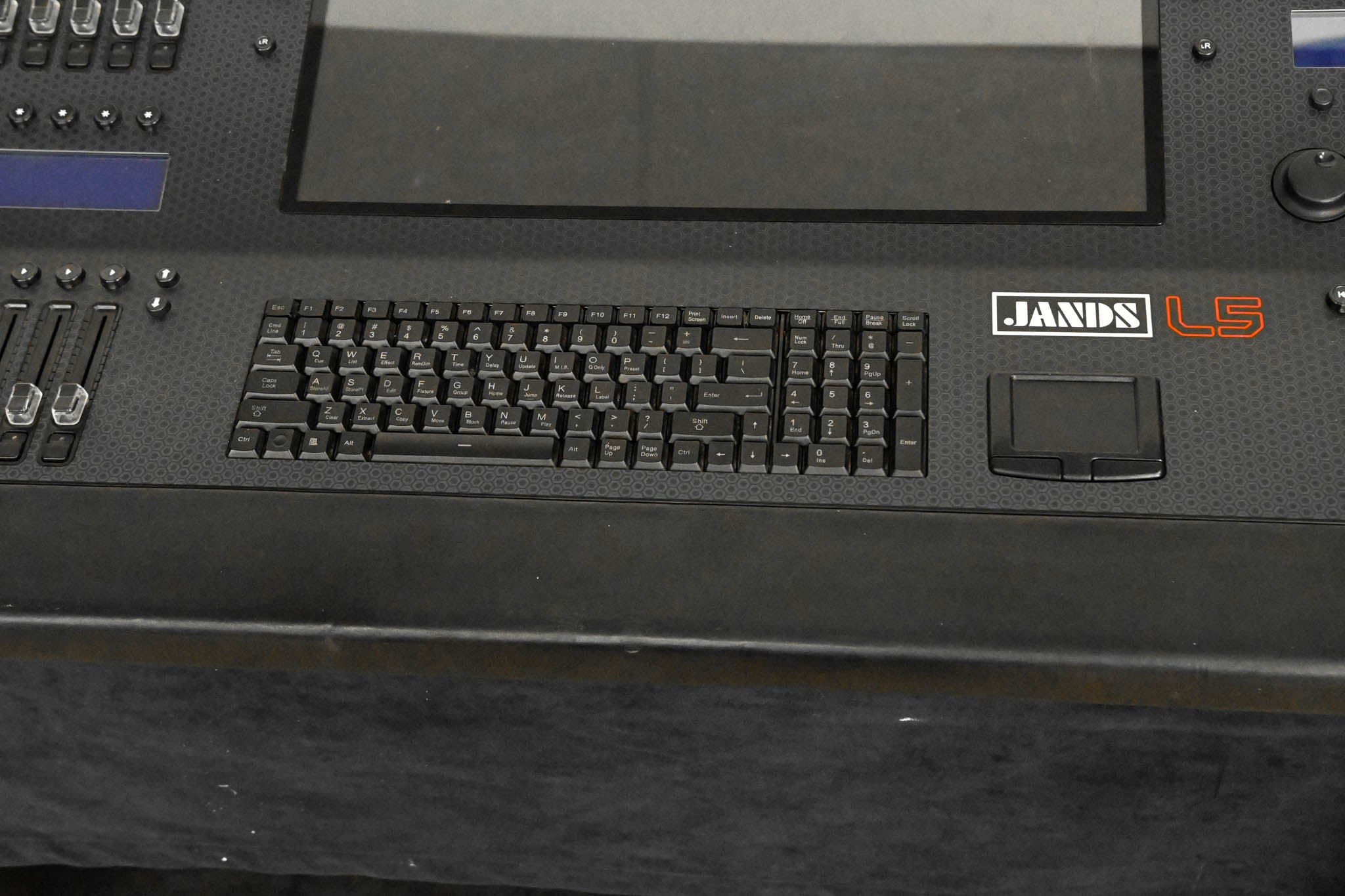 Jands Vista L5 Lighting Control Console with 16-Universe Internal Dongle