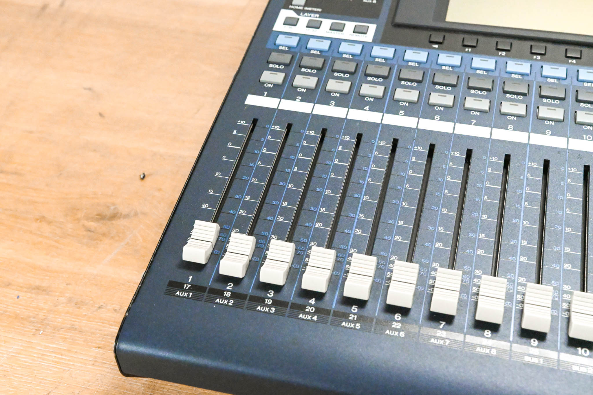 Yamaha 01V96VCM 24-Bit/96k Digital Recording Mixer