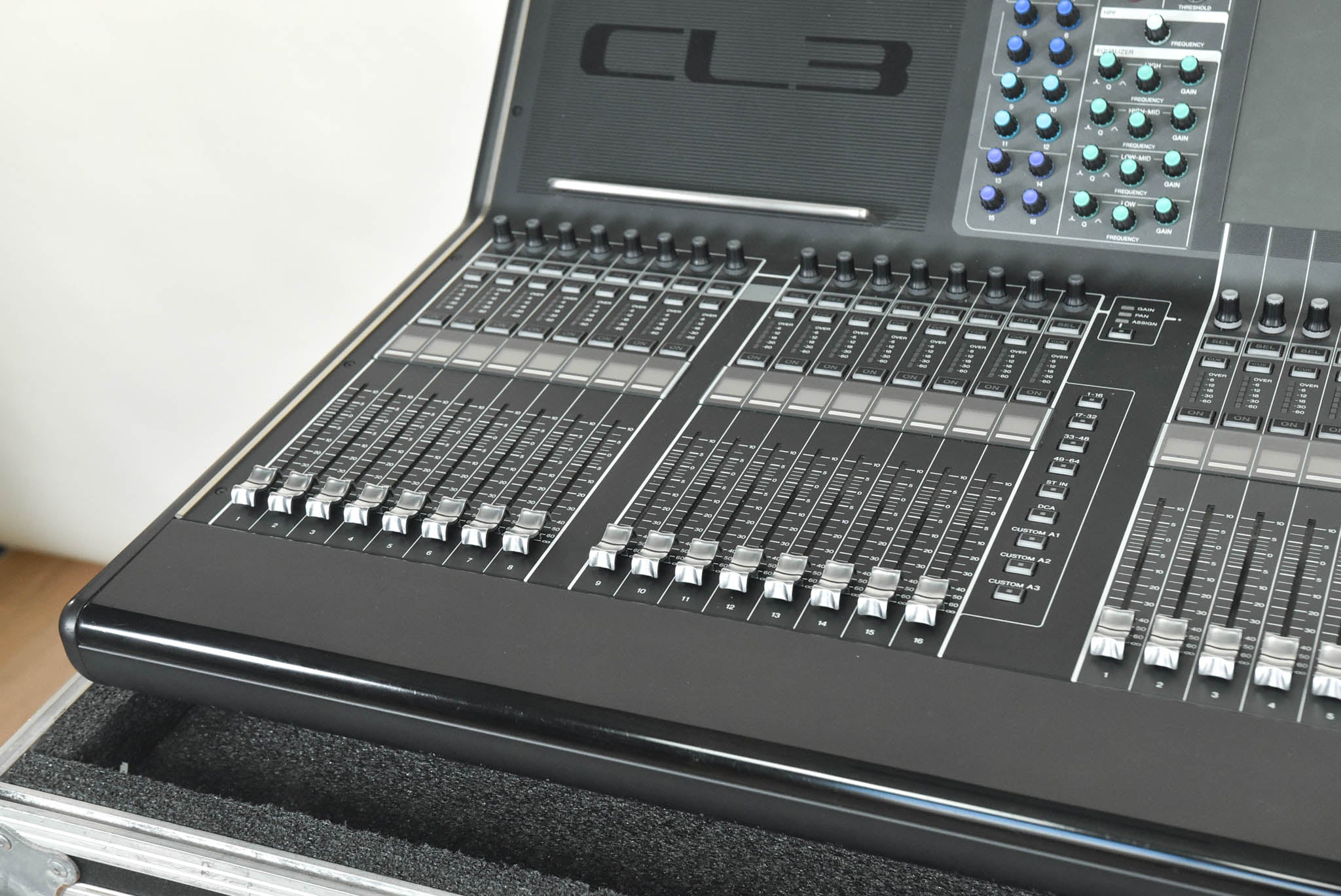 Yamaha CL3 64-Channel Digital Audio Console with Case