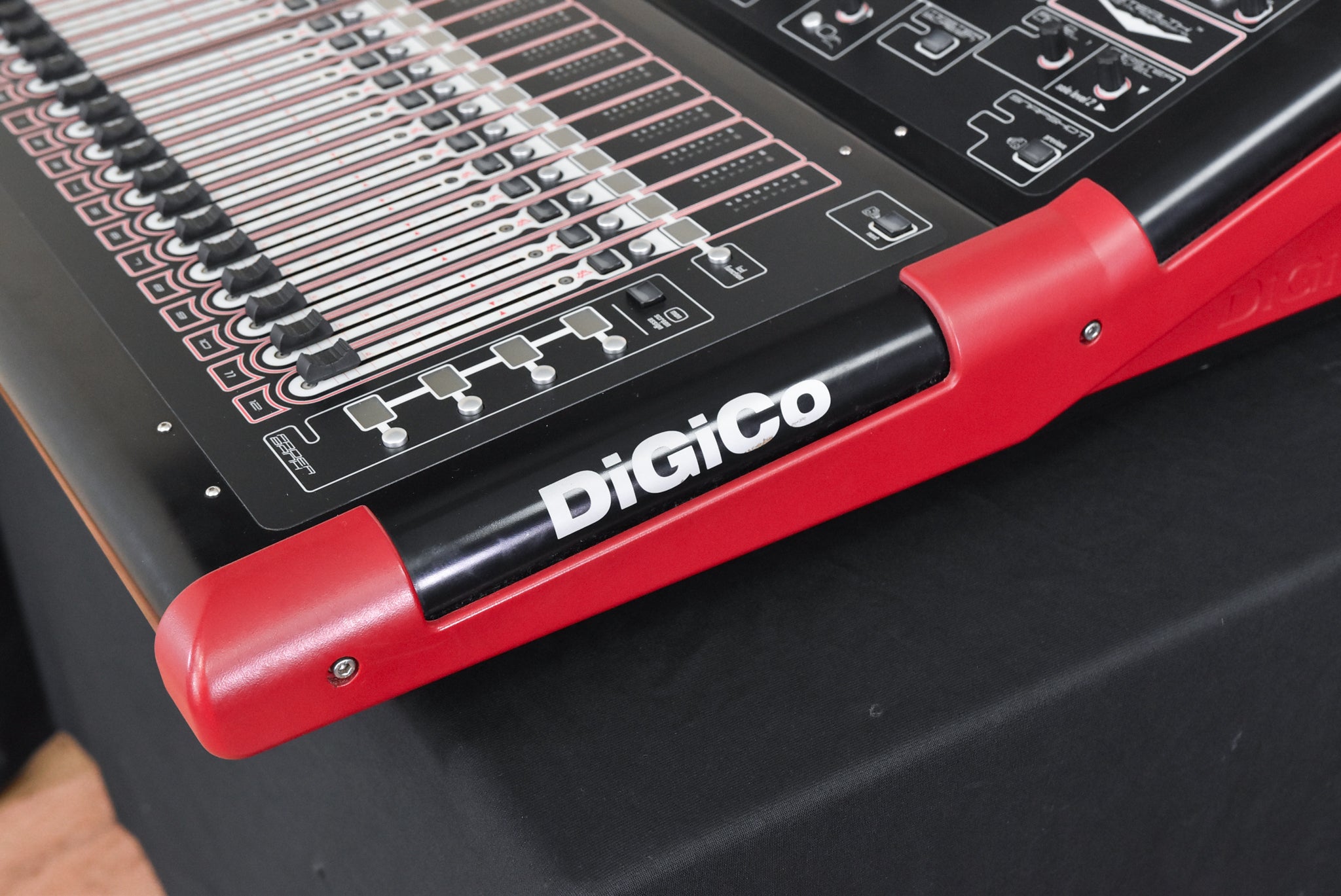 DiGiCo SD9 Digital Mixing Console with D-Rack