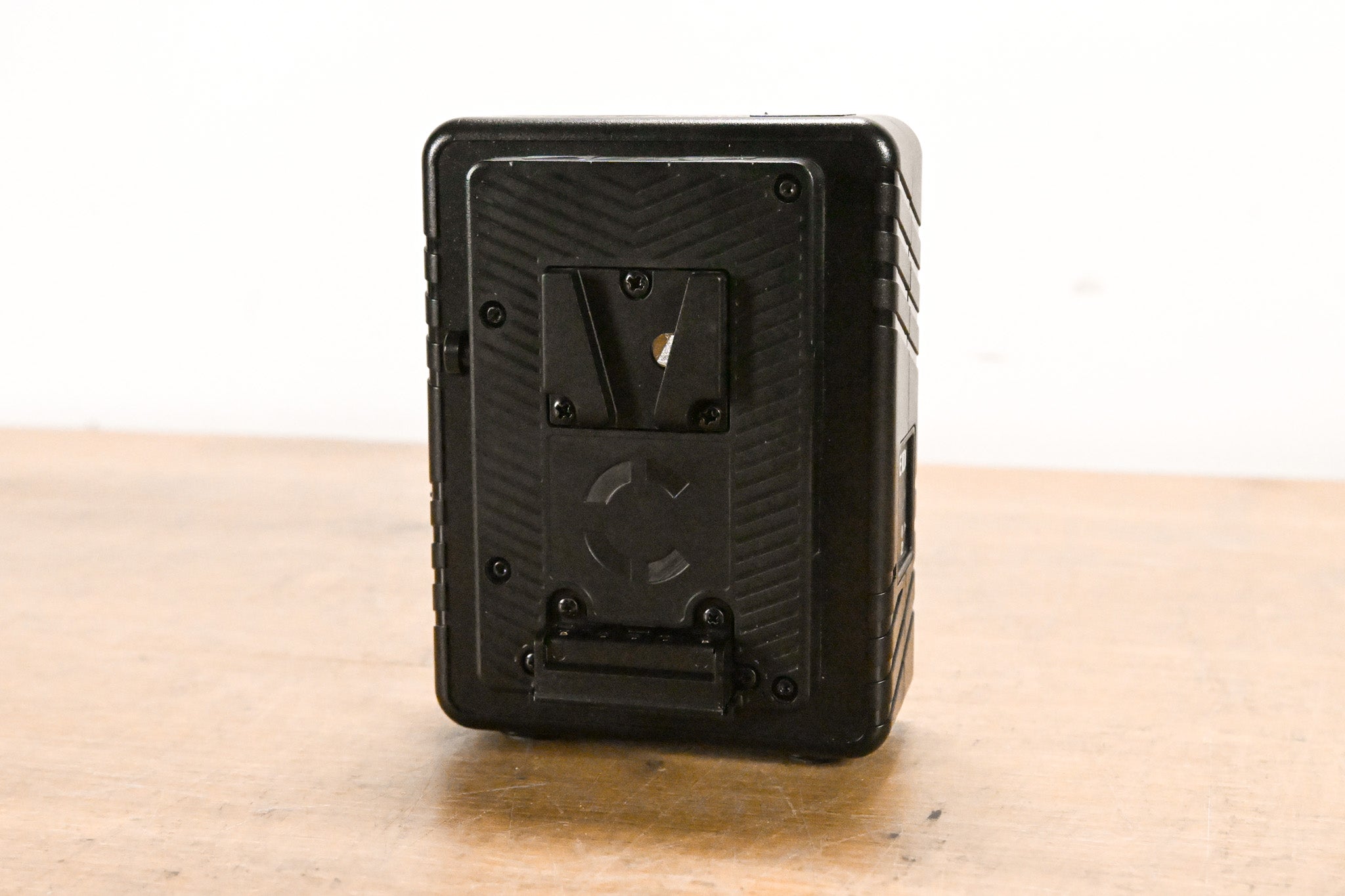 RED Digital Cinema Compact Dual V-Lock Charger
