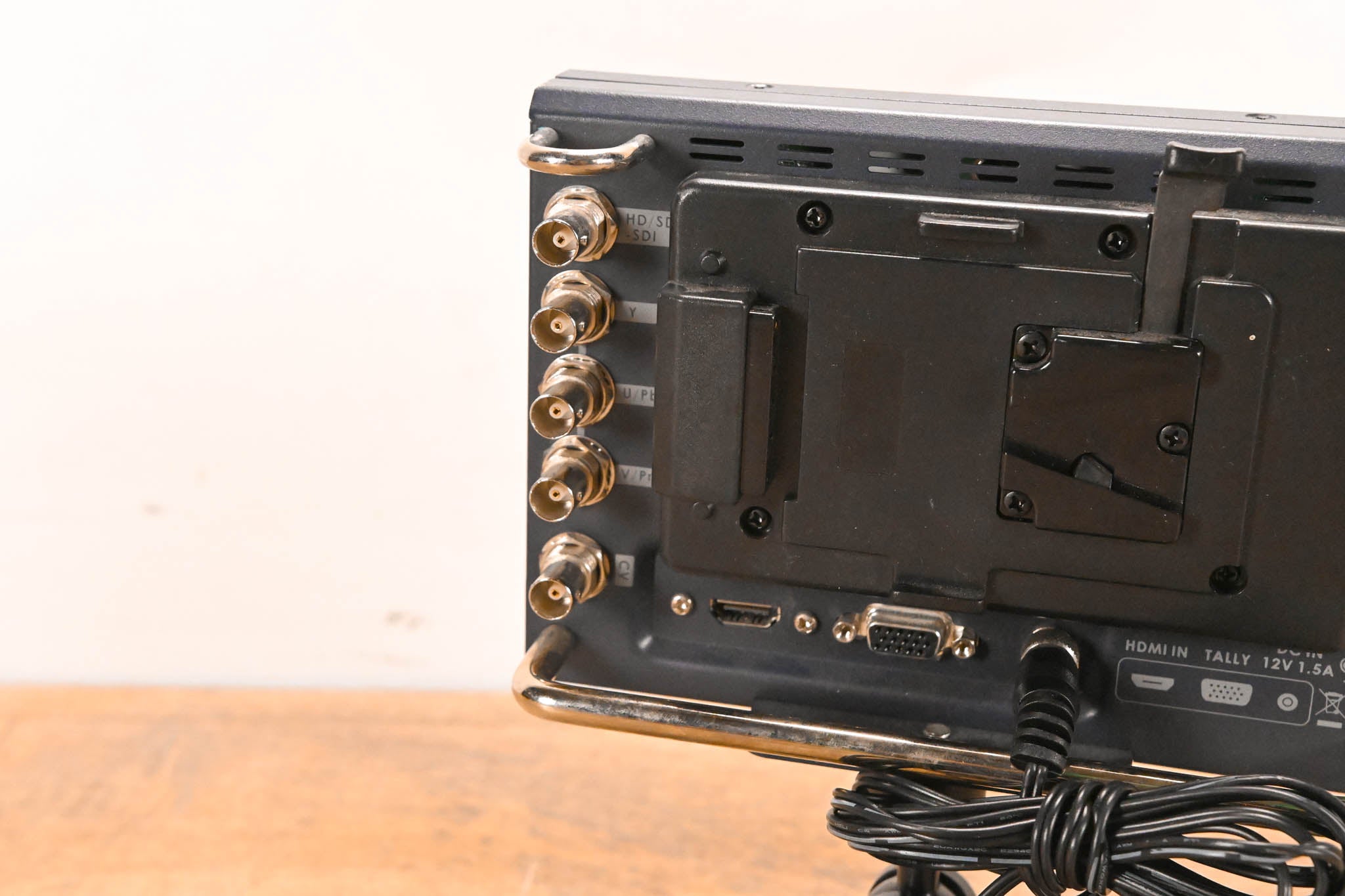 Datavideo TLM-700HD 7" HD/SD TFT LCD Monitor w/ V-Mount Battery Adapter