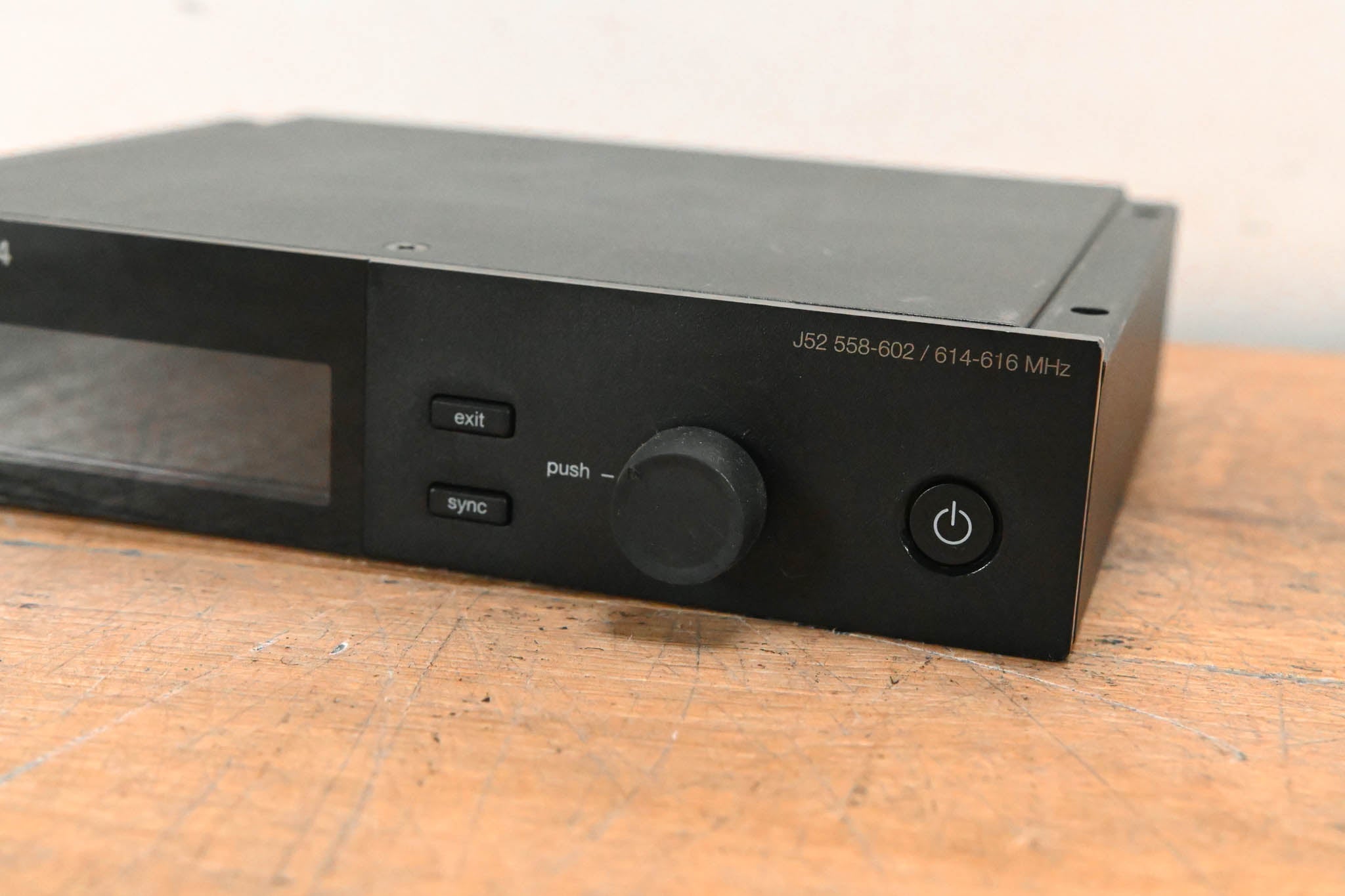 Shure SLXD4 Wireless Receiver - J52 Band: 558-602 / 614-616 MHz (NO PSU)