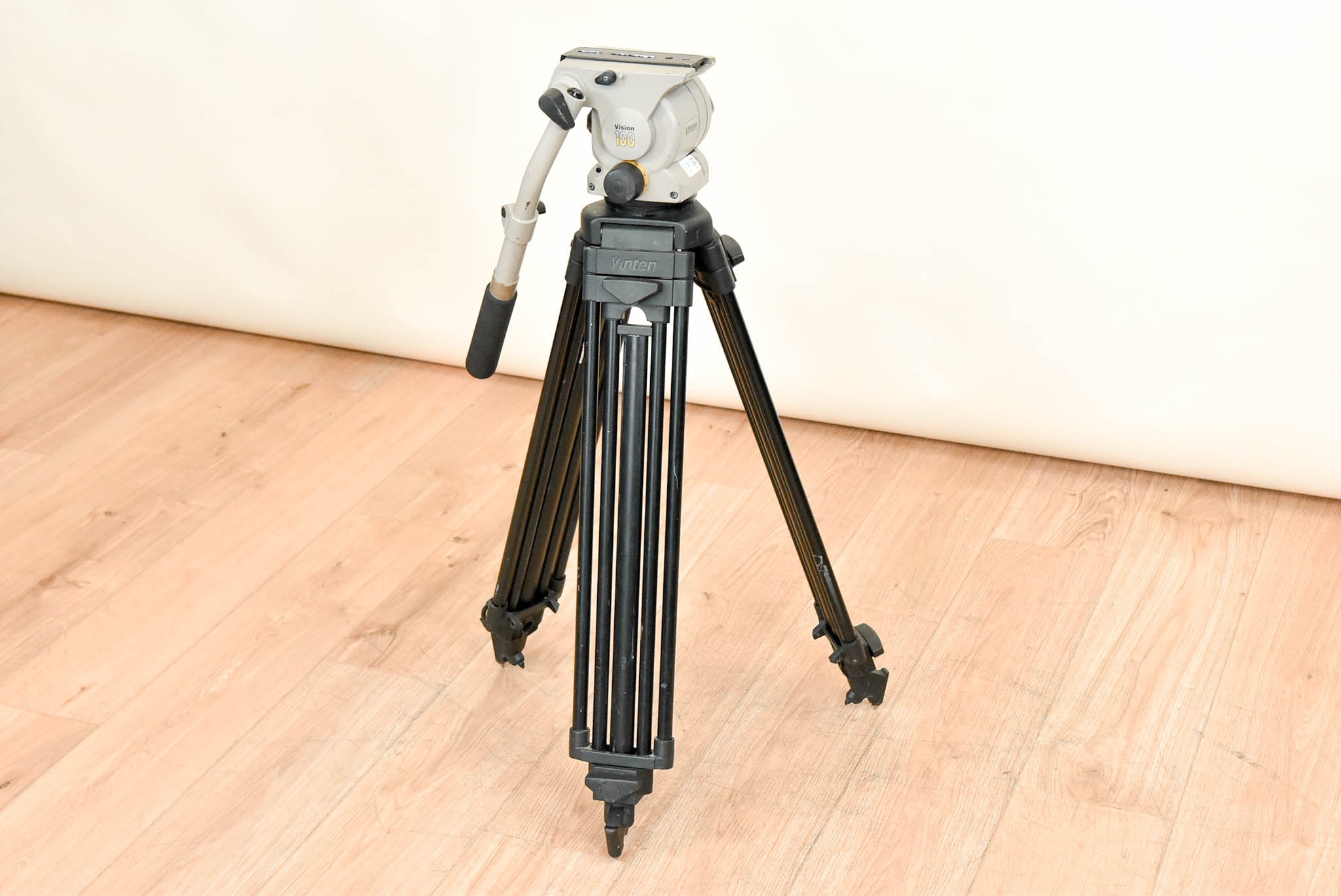 Vinten Vision 100 Fluid Head with Aluminum Tripod