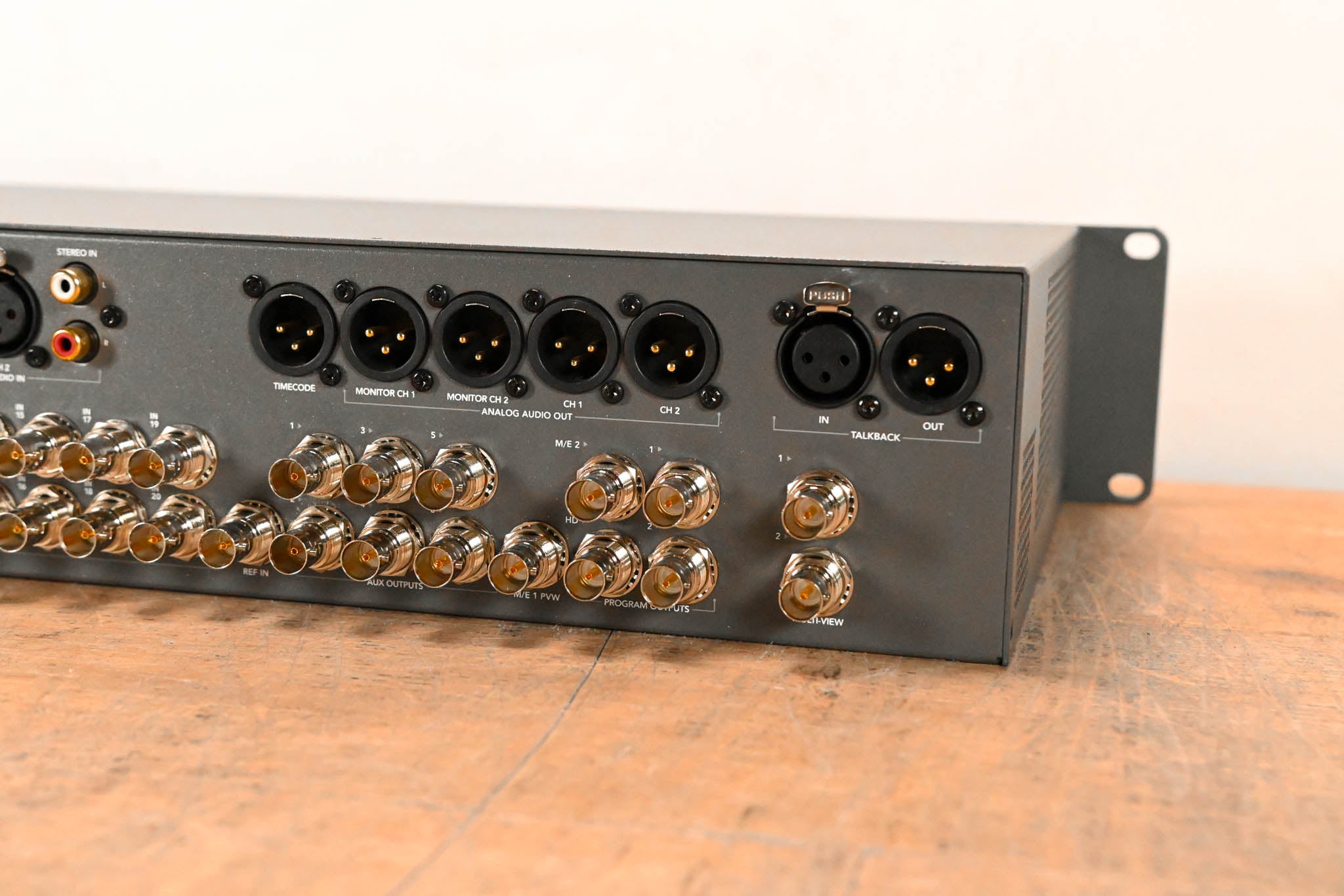 Blackmagic Design ATEM 4 M/E Broadcast Studio 4K
