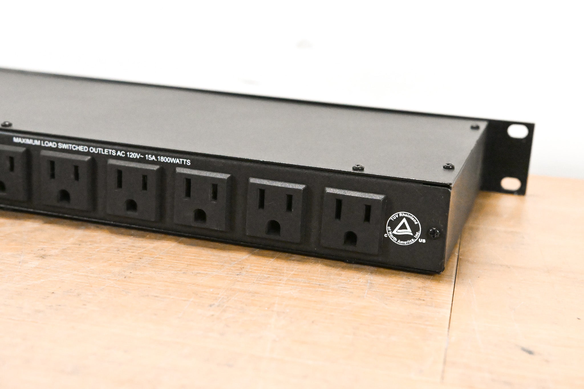 Furman M-8 8-Outlet Power Conditioner