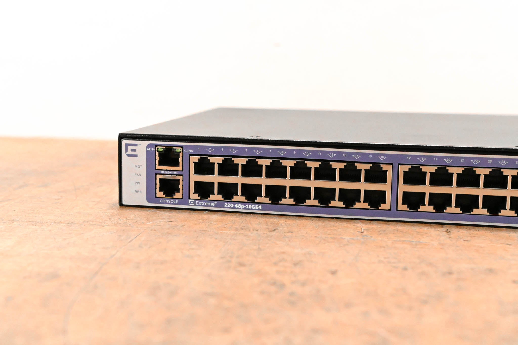 Extreme Networks 220-48P-10GE4 ExtremeSwitching 220 48-Port Switch