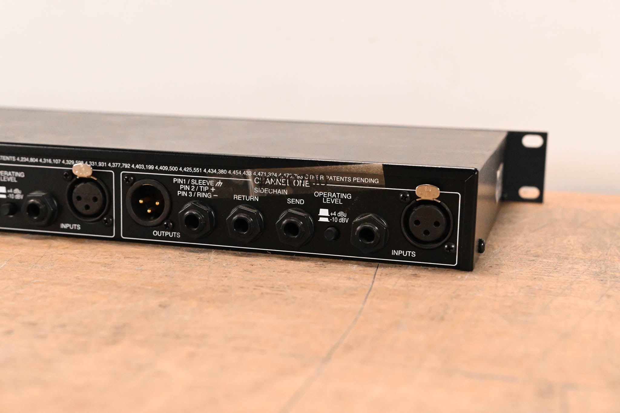 dbx 1066 2-Channel Compressor/Limiter/Gate