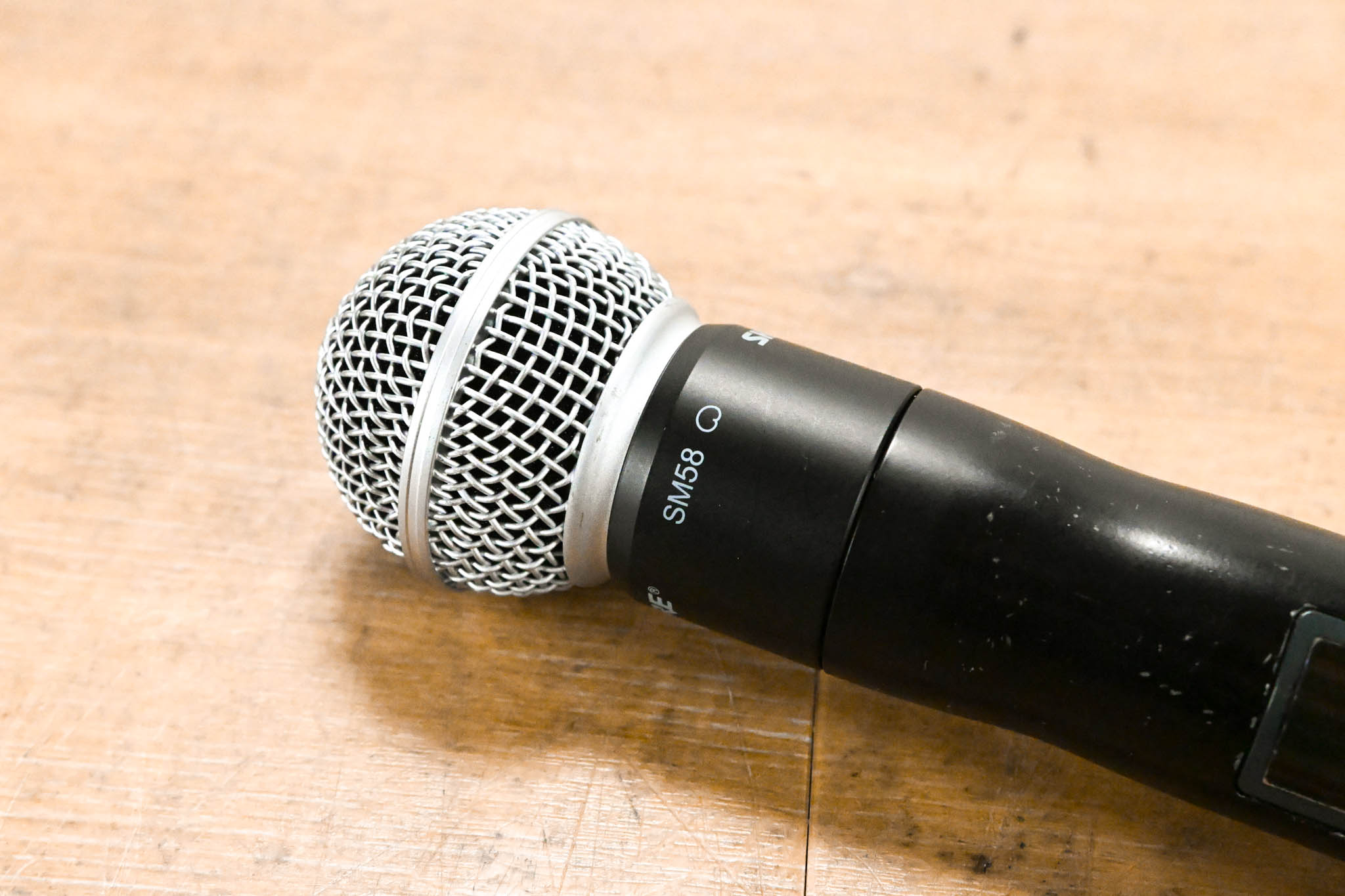 Shure UR2/SM58 Handheld Transmitter with SM58 Capsule - H4 Band
