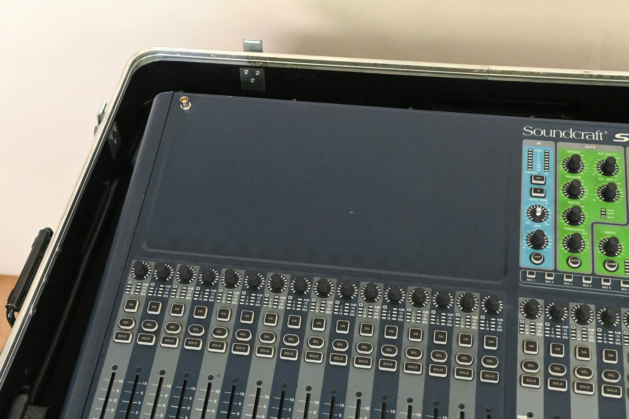 Soundcraft Si Expression 3 32-Channel Digital Mixer with SKB Case