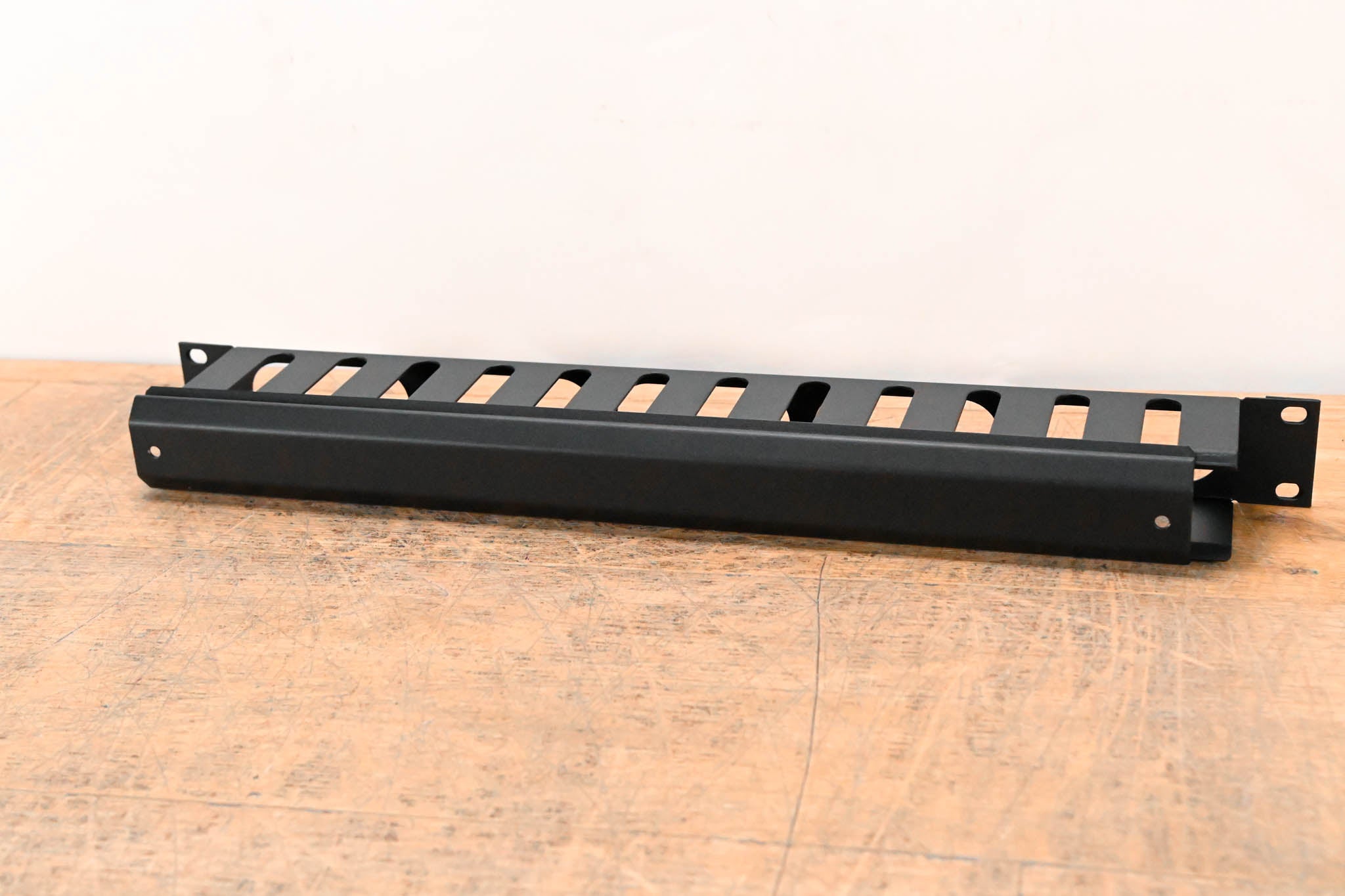 Gator Rackworks GRW-PNLCBLMNG1 1U Cable Management with Cap