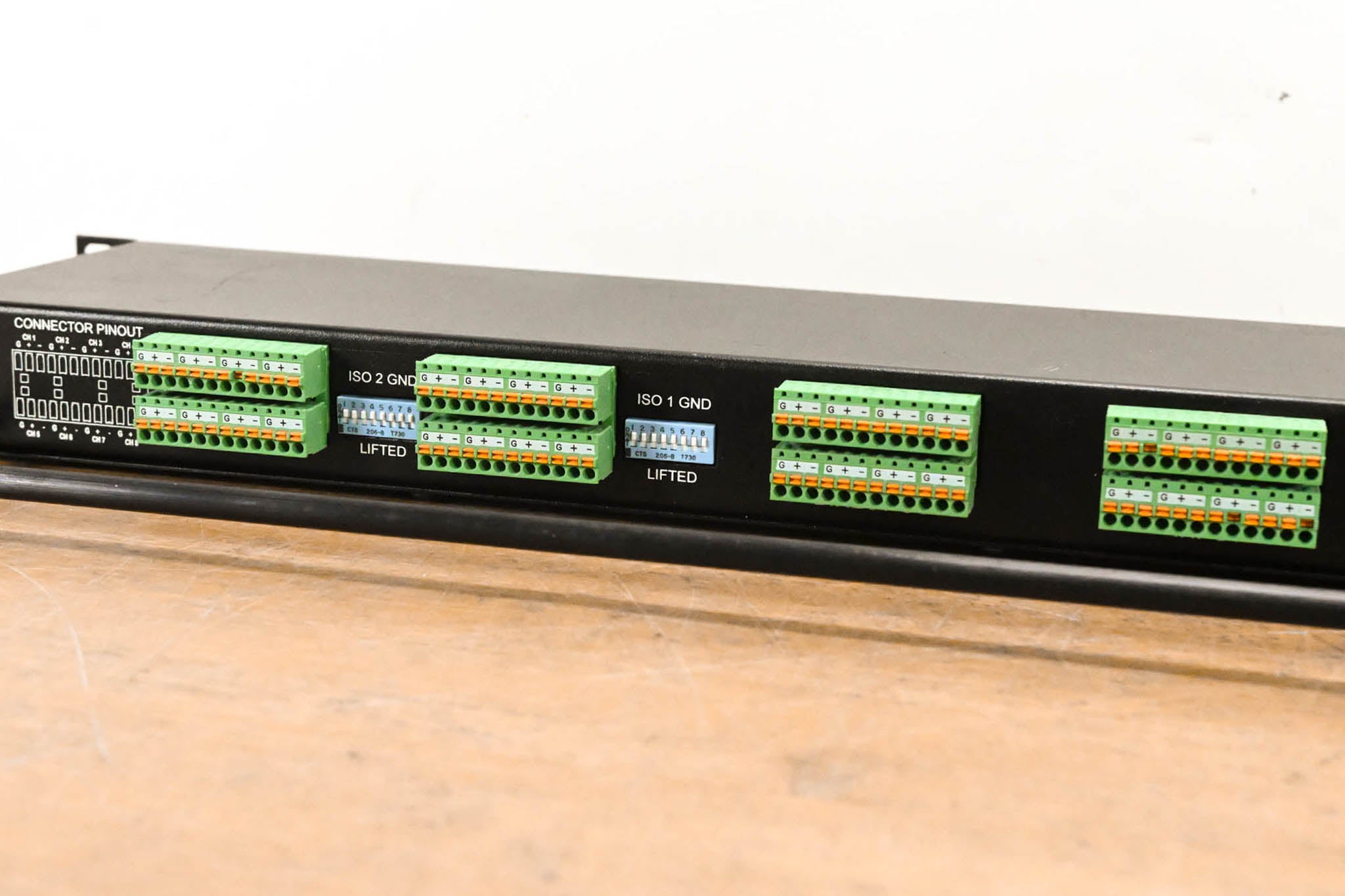 Whirlwind SPC83 8-Channel Mic Splitter w/ 1 Direct & 2 Isolated Outputs