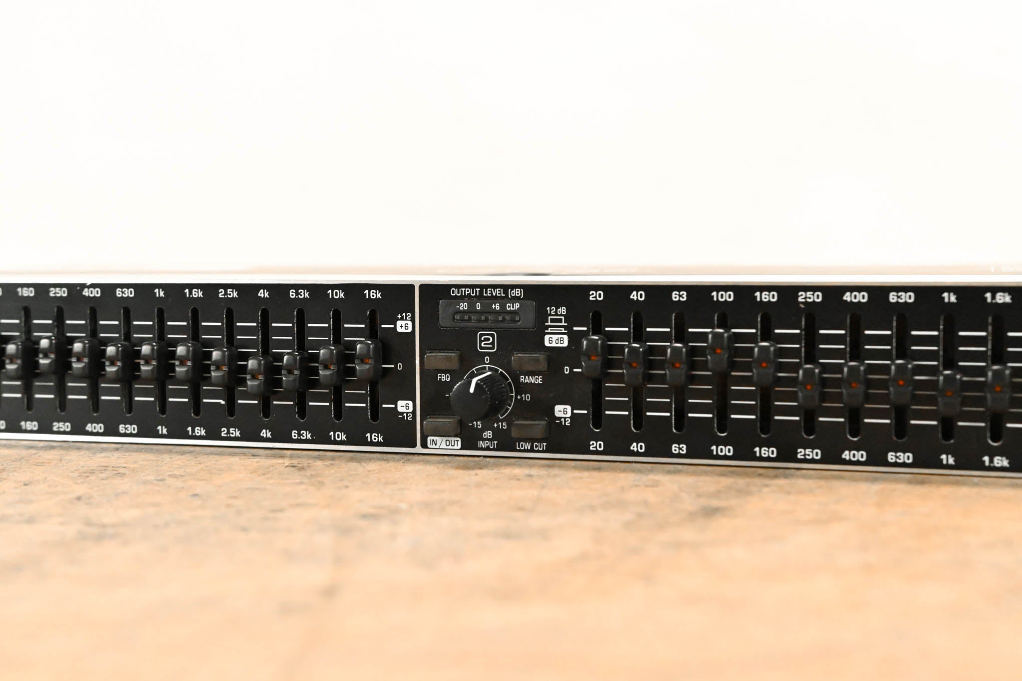 Behringer ULTRAGRAPH PRO FBQ1502 15-Band Stereo Graphic Equalizer