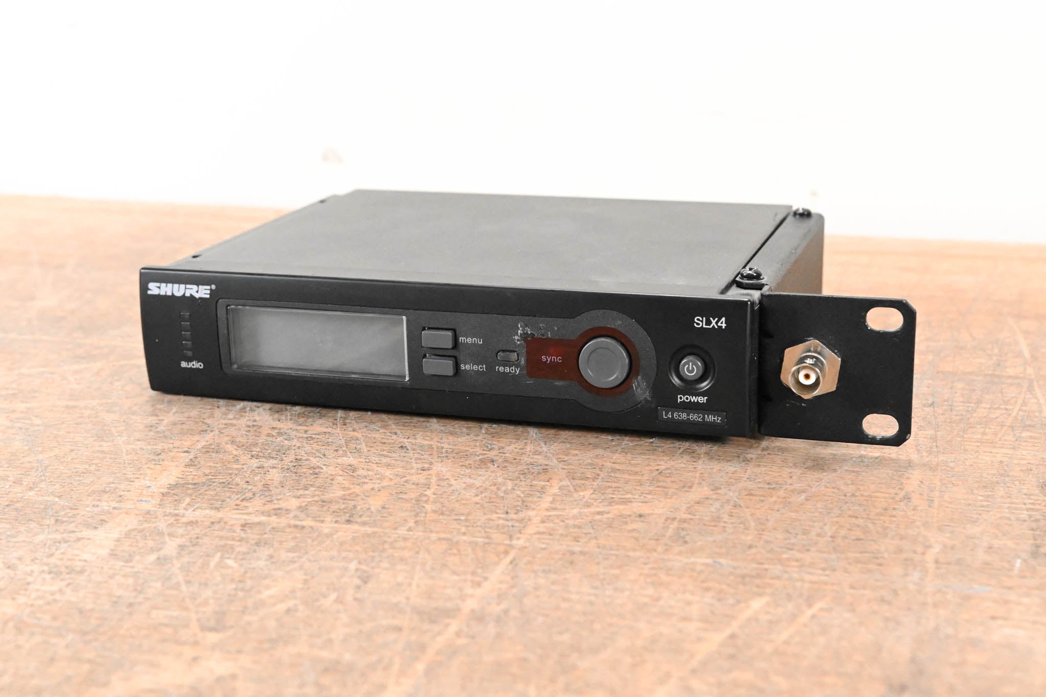 Shure SLX4 Wireless Receiver - L4 Band: 638-662 MHz (NO POWER SUPPLY)