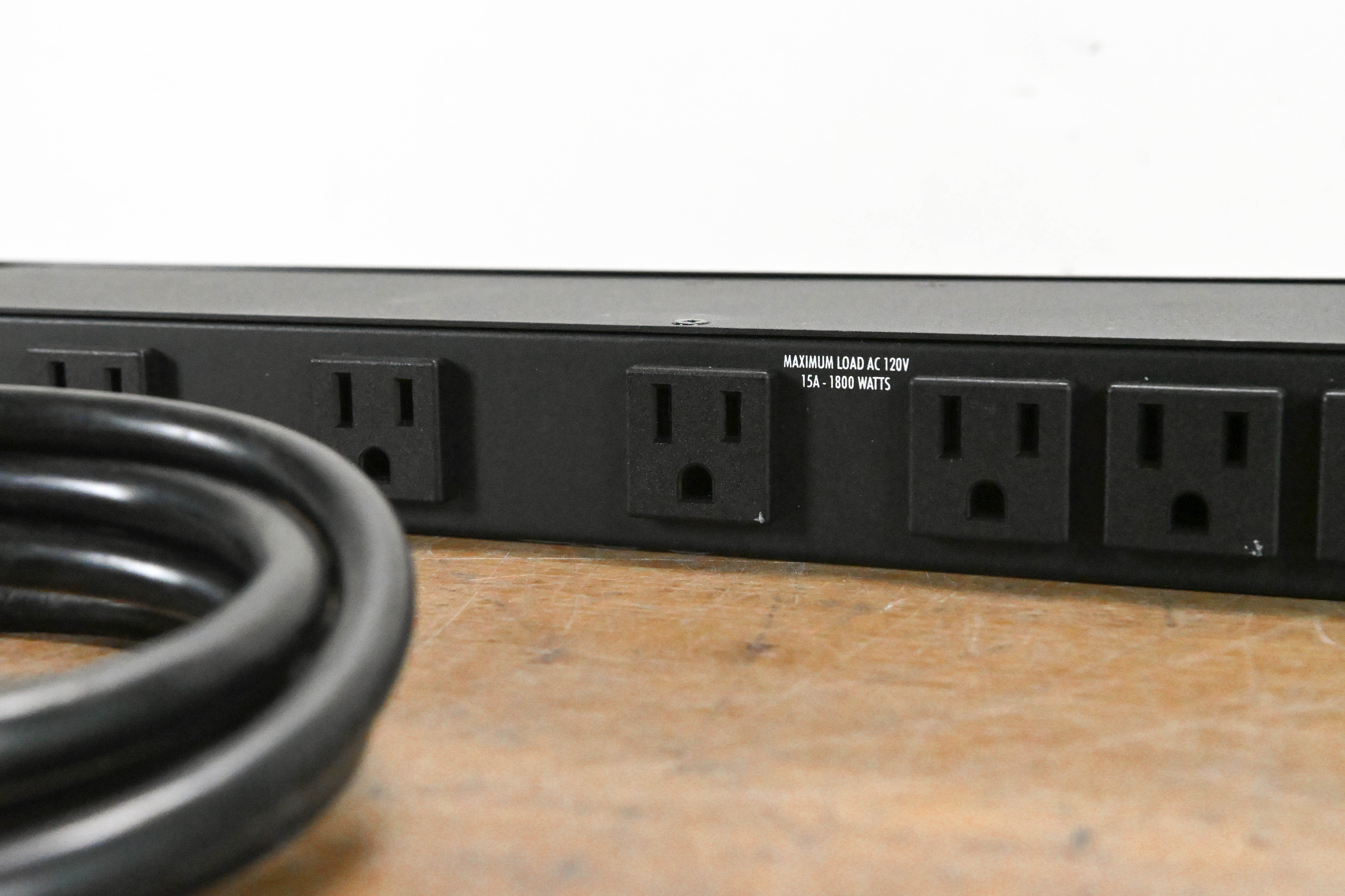 Furman M-8x2 8-Outlet Power Conditioner