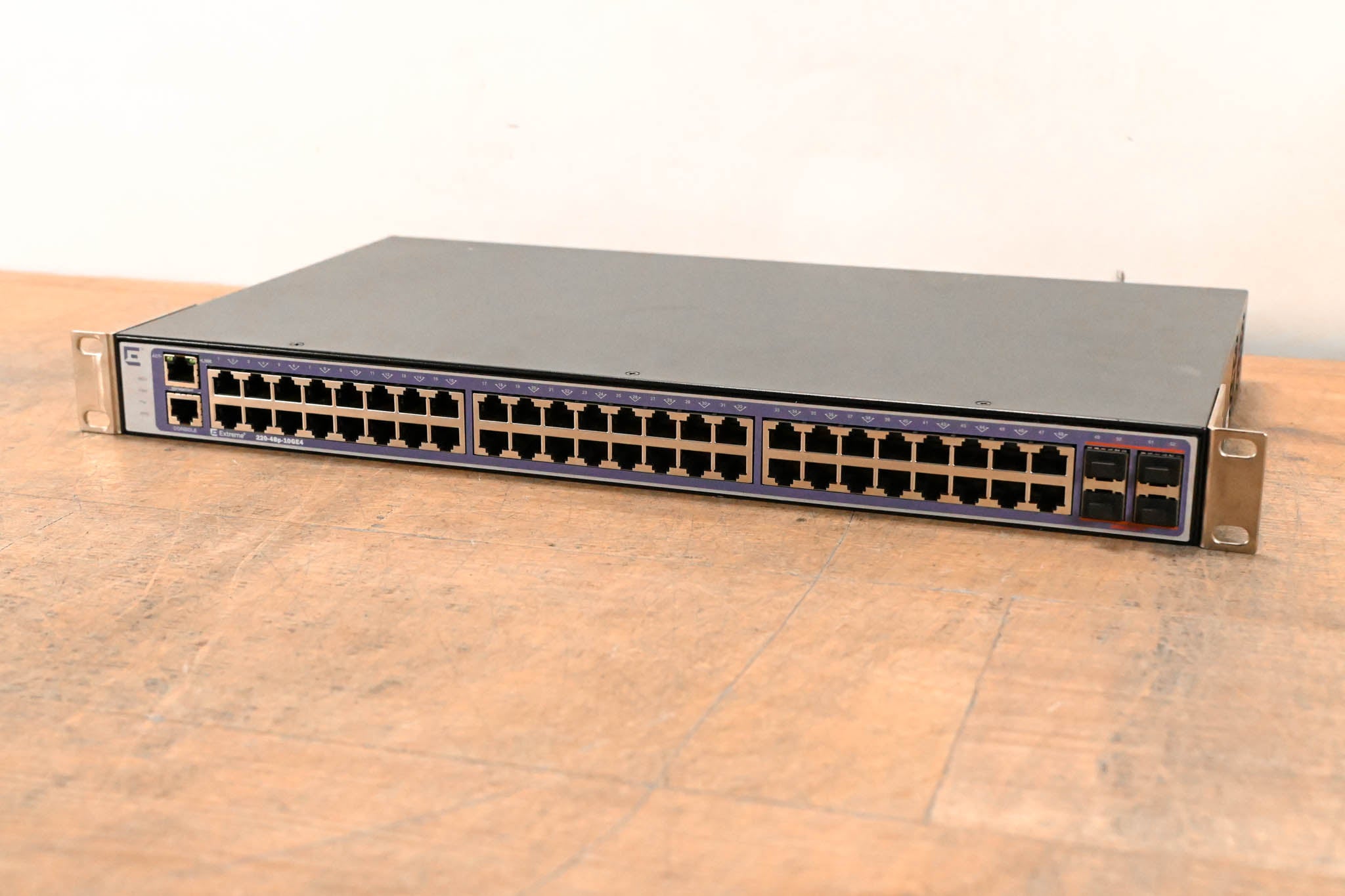 Extreme Networks 220-48P-10GE4 ExtremeSwitching 220 48-Port Switch