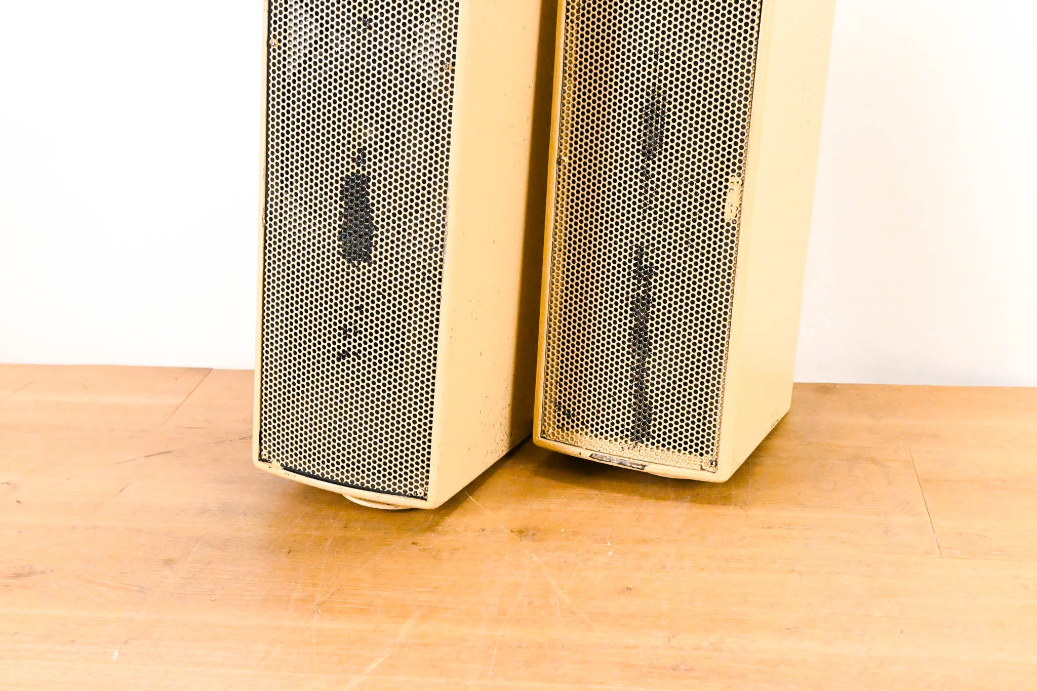 EAW UB52 Two-Way Full-Range Loudspeaker (PAIR)