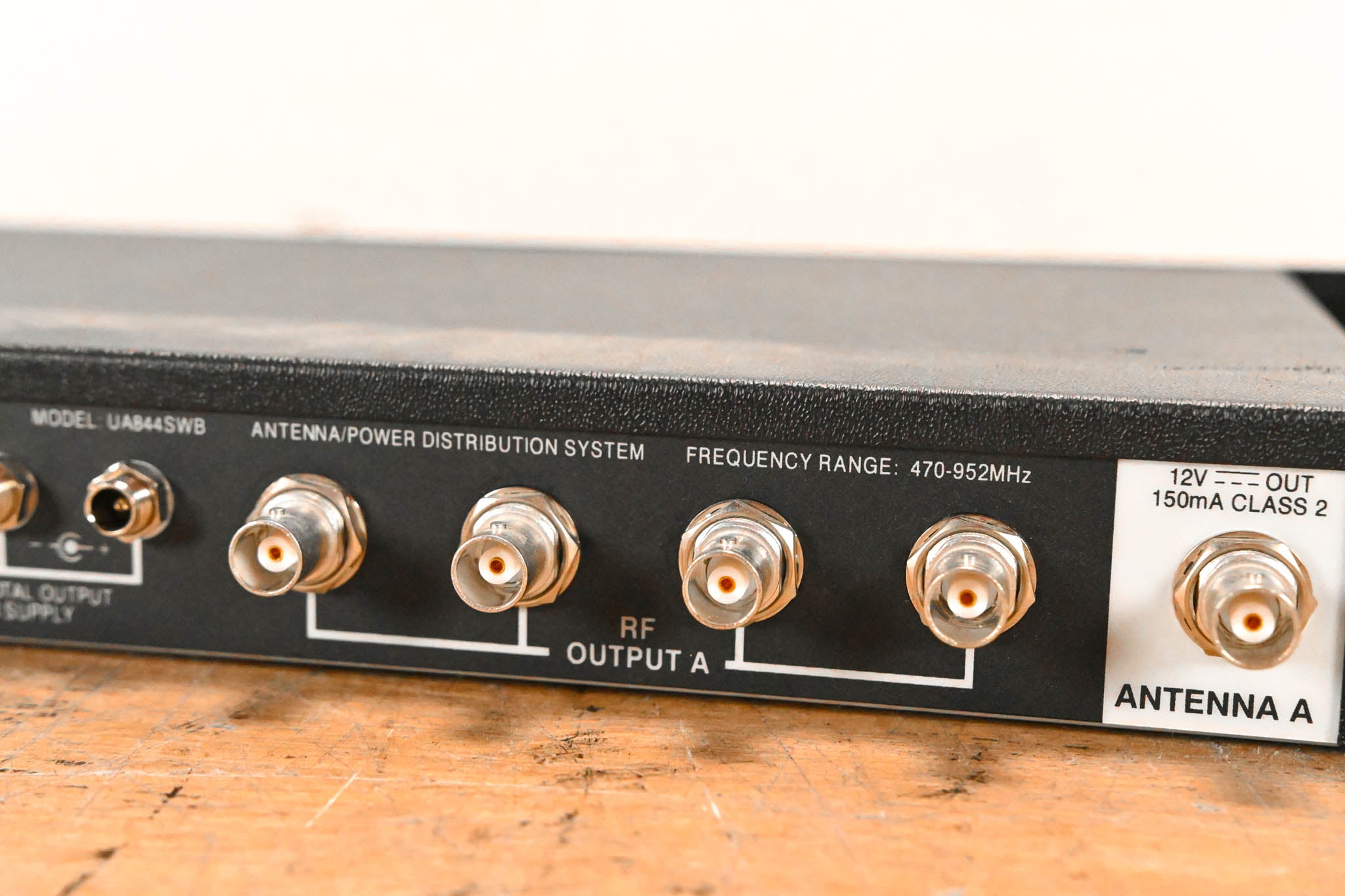 Shure UA844SWB Antenna Distribution System - 470-952 MHz NO POWER SUPPLY