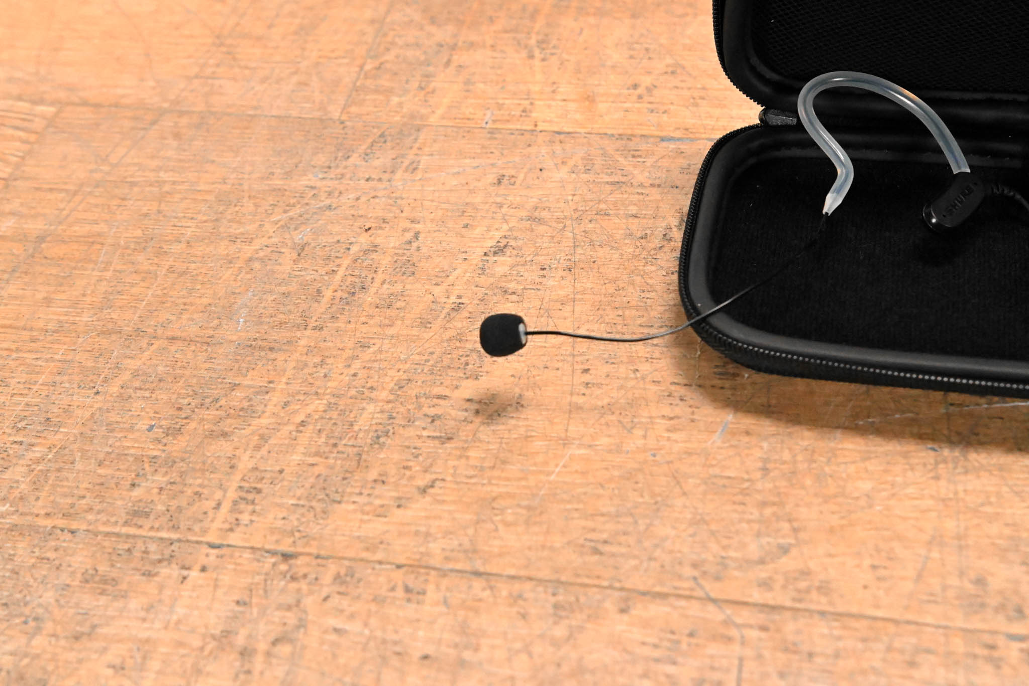 Shure MX153B/O-TQG Earset Headworn Microphone