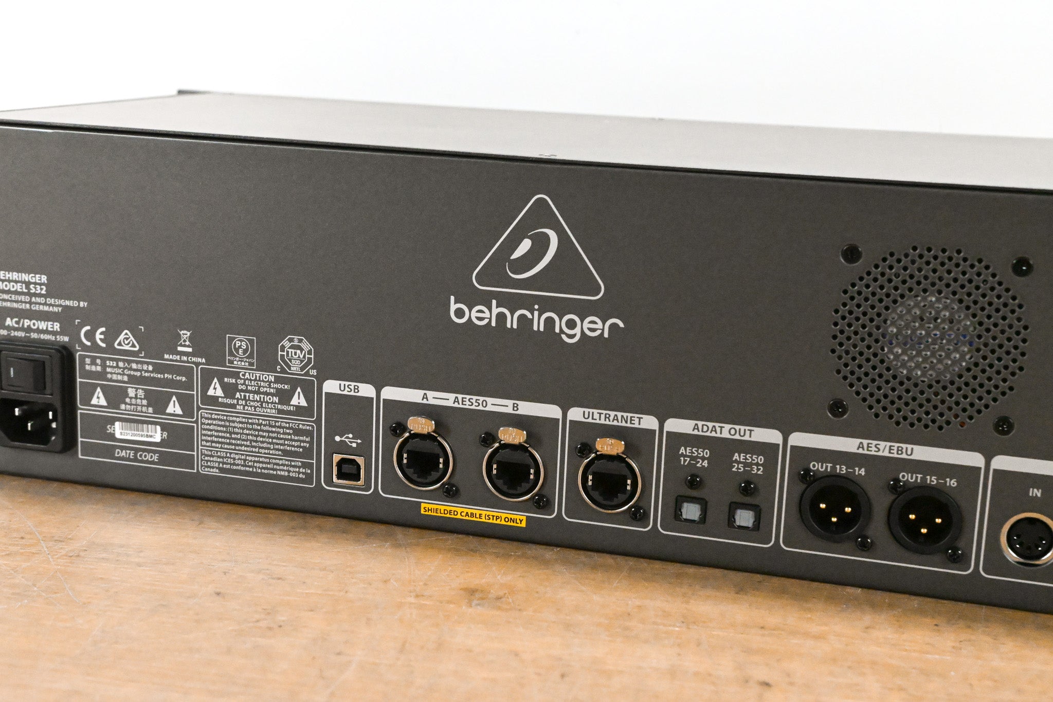Behringer S32 32 x 16 Digital Stage Box