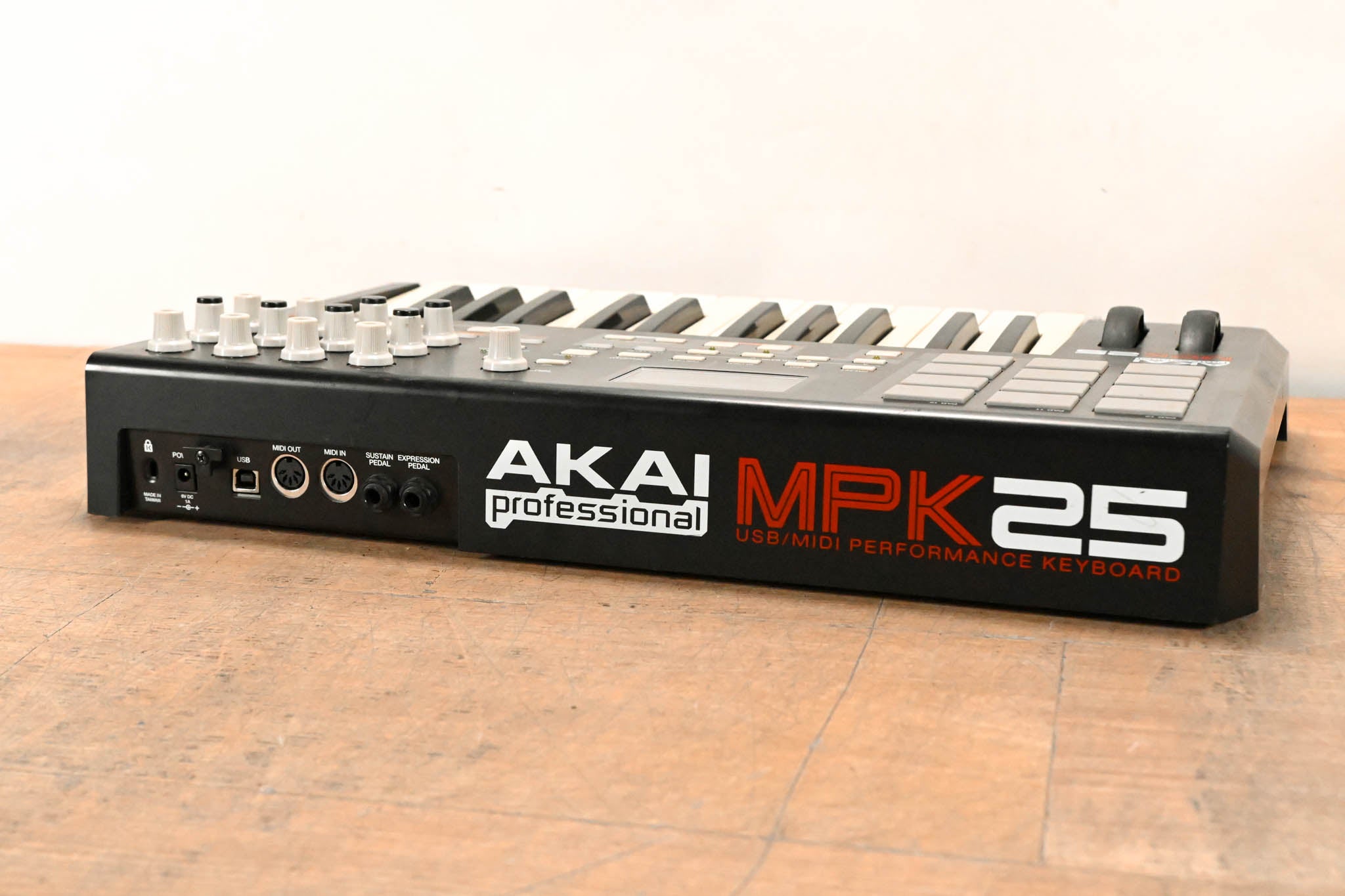 Akai MPK25 25-Key USB MIDI Keyboard Controller (NO POWER SUPPLY)