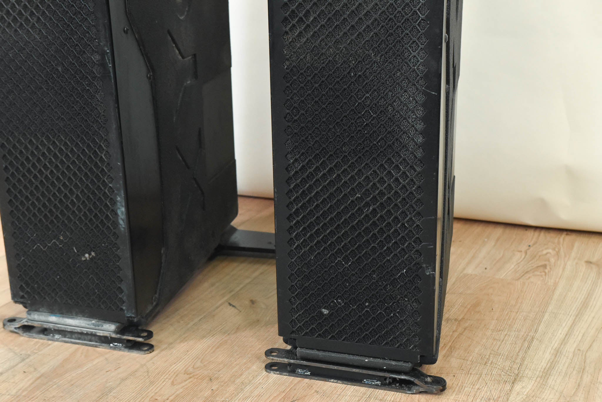 Soundbridge Xyon 7208XY Compact Line-Array Speaker (PAIR)