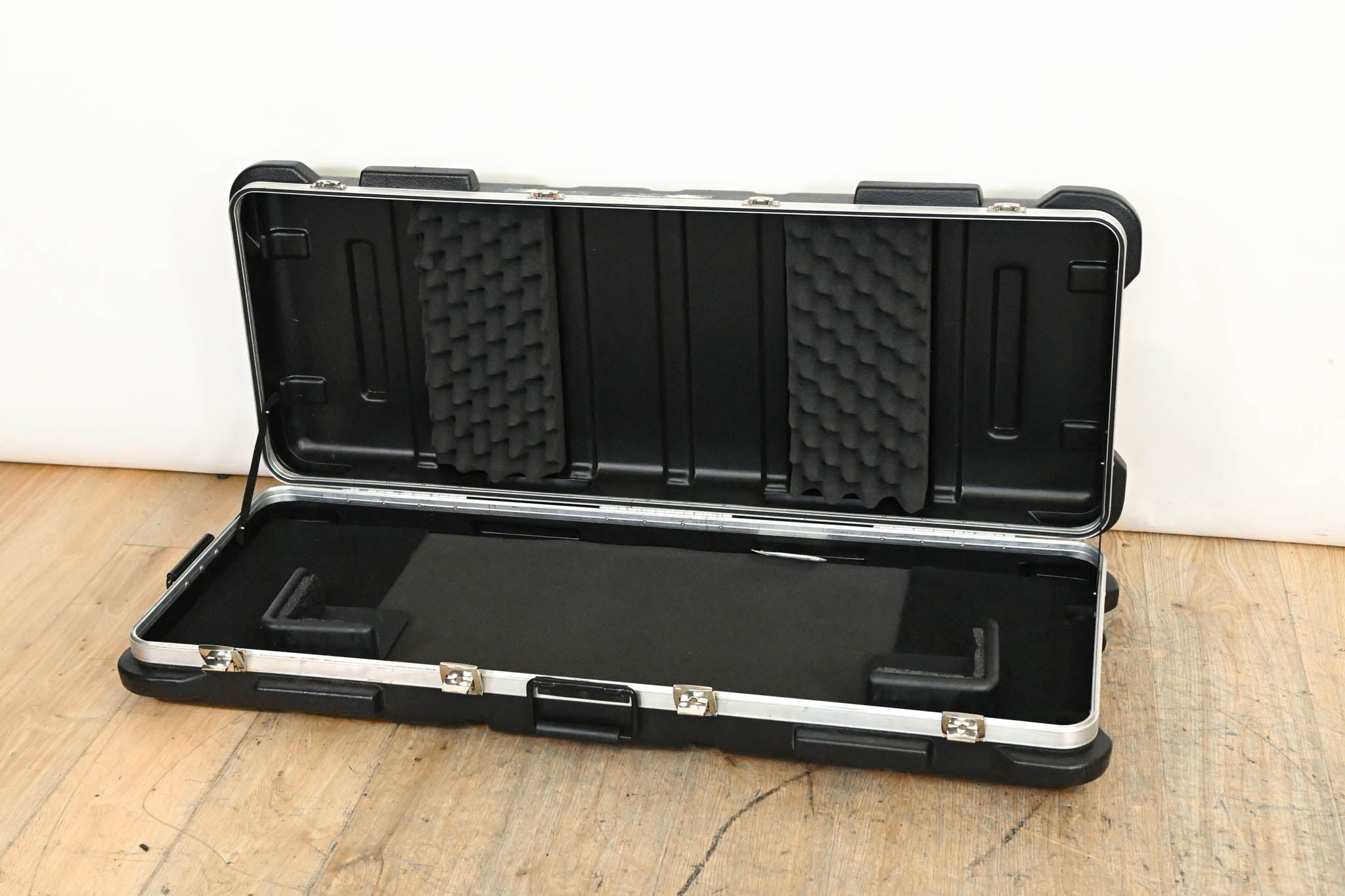 SKB 1SKB-4214W 61-key ATA Keyboard Carrying Case with Wheels