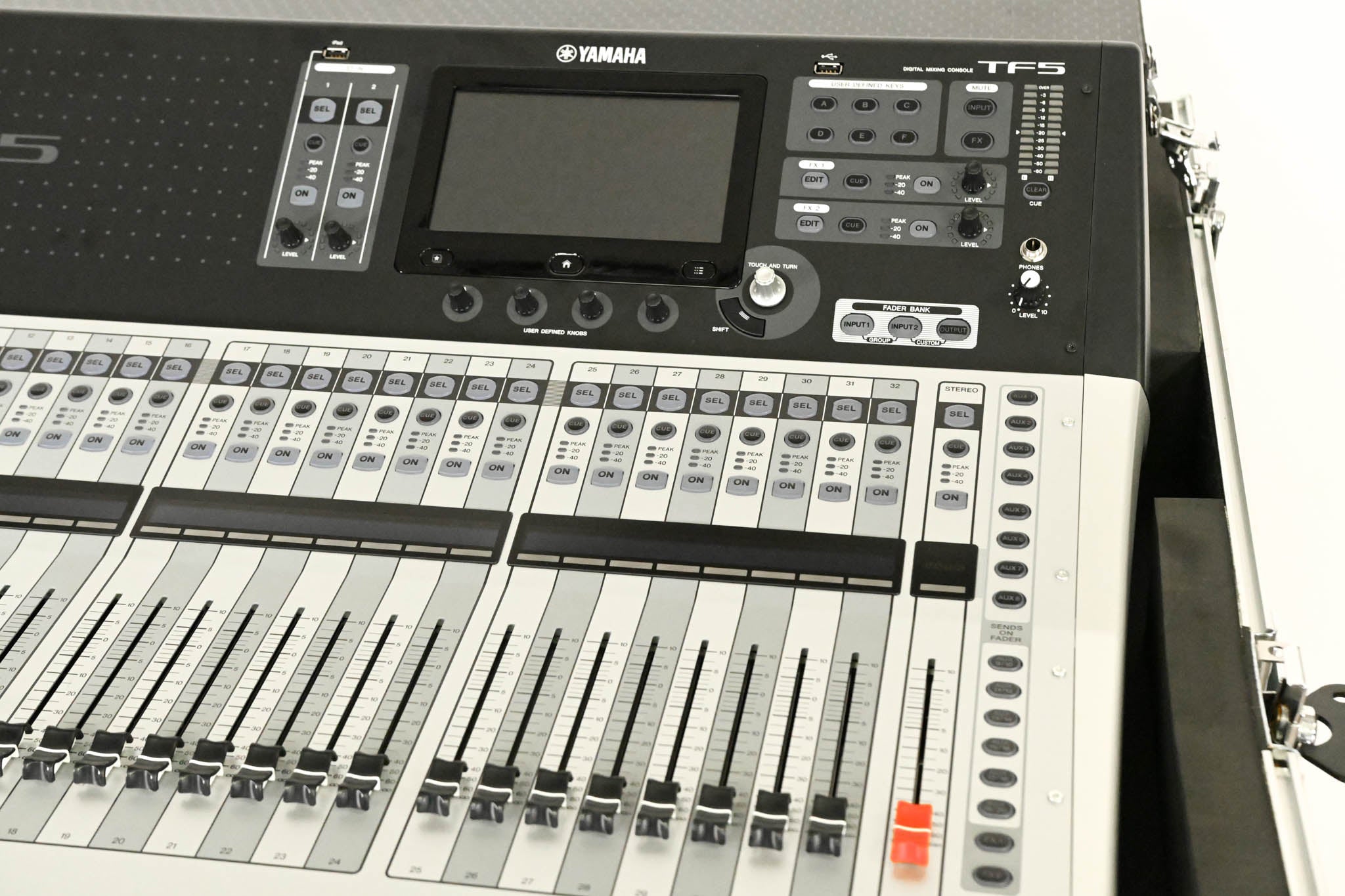 Yamaha TF5 32-Input Digital Mixing Console with Road Case