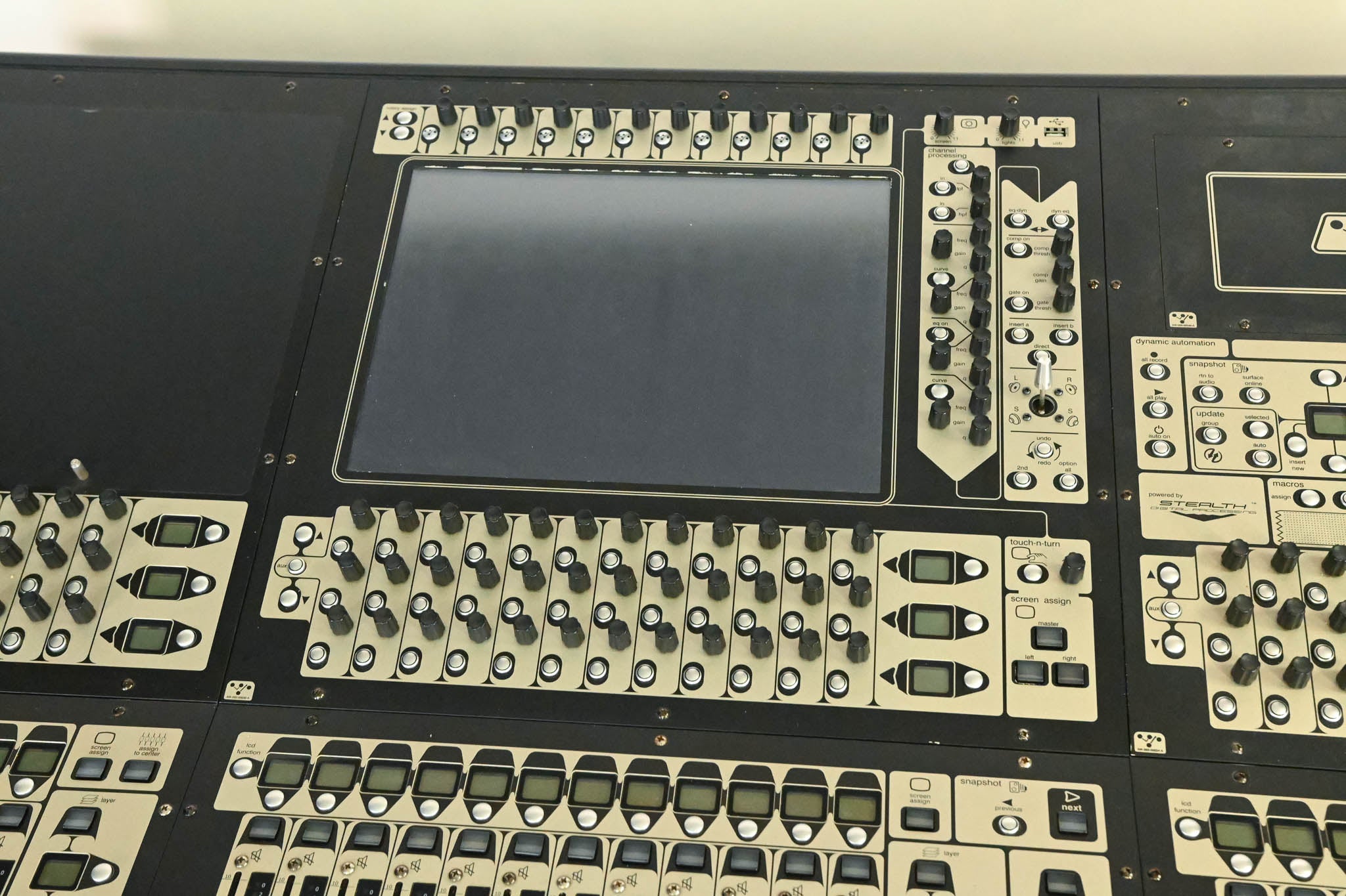 DiGiCo SD8 120-Channel Digital Mixing Console with Road Case