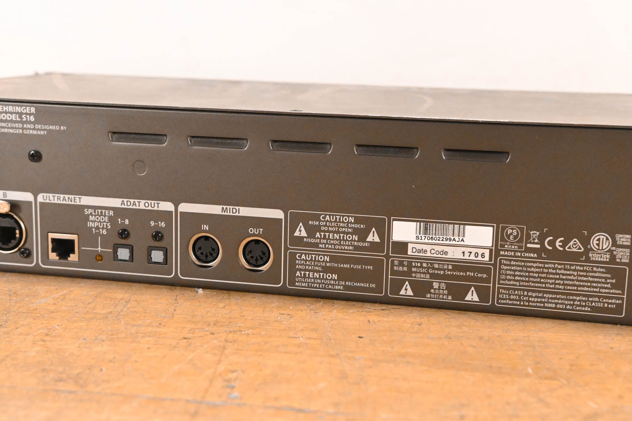 Behringer S16 16 x 8 Digital Stage Box