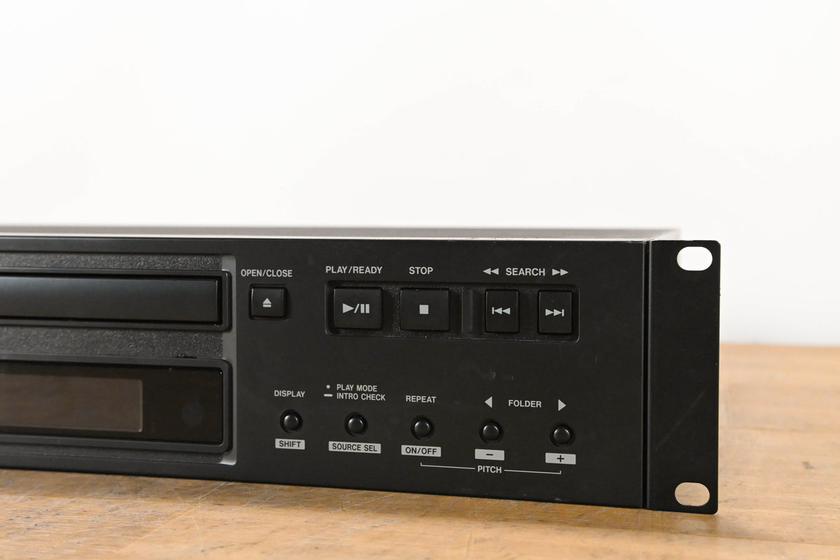 TASCAM CD-200i Rackmountable CD Player with iPod Dock