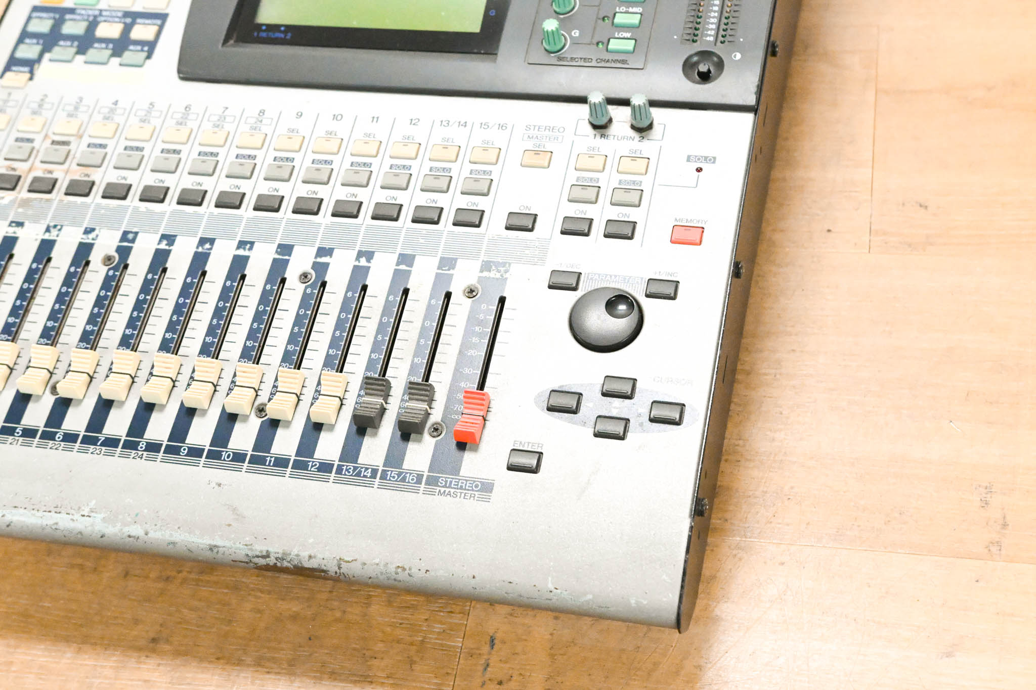 Yamaha 01V 16-Channel Digital Audio Console