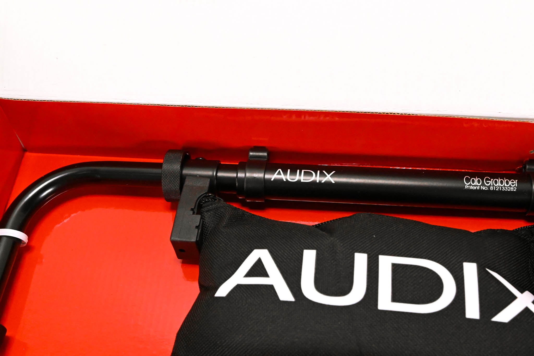 Audix i5 Cardioid Dynamic Instrument Microphone w/ CabGrabber Mic Clamp
