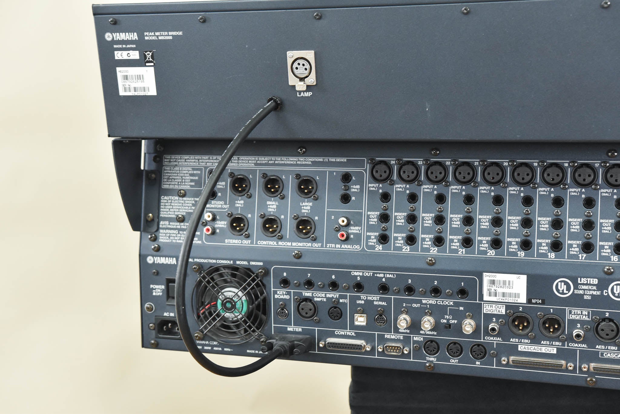 Yamaha DM2000 24-Channel Digital Audio Mixing Console CG00YXW