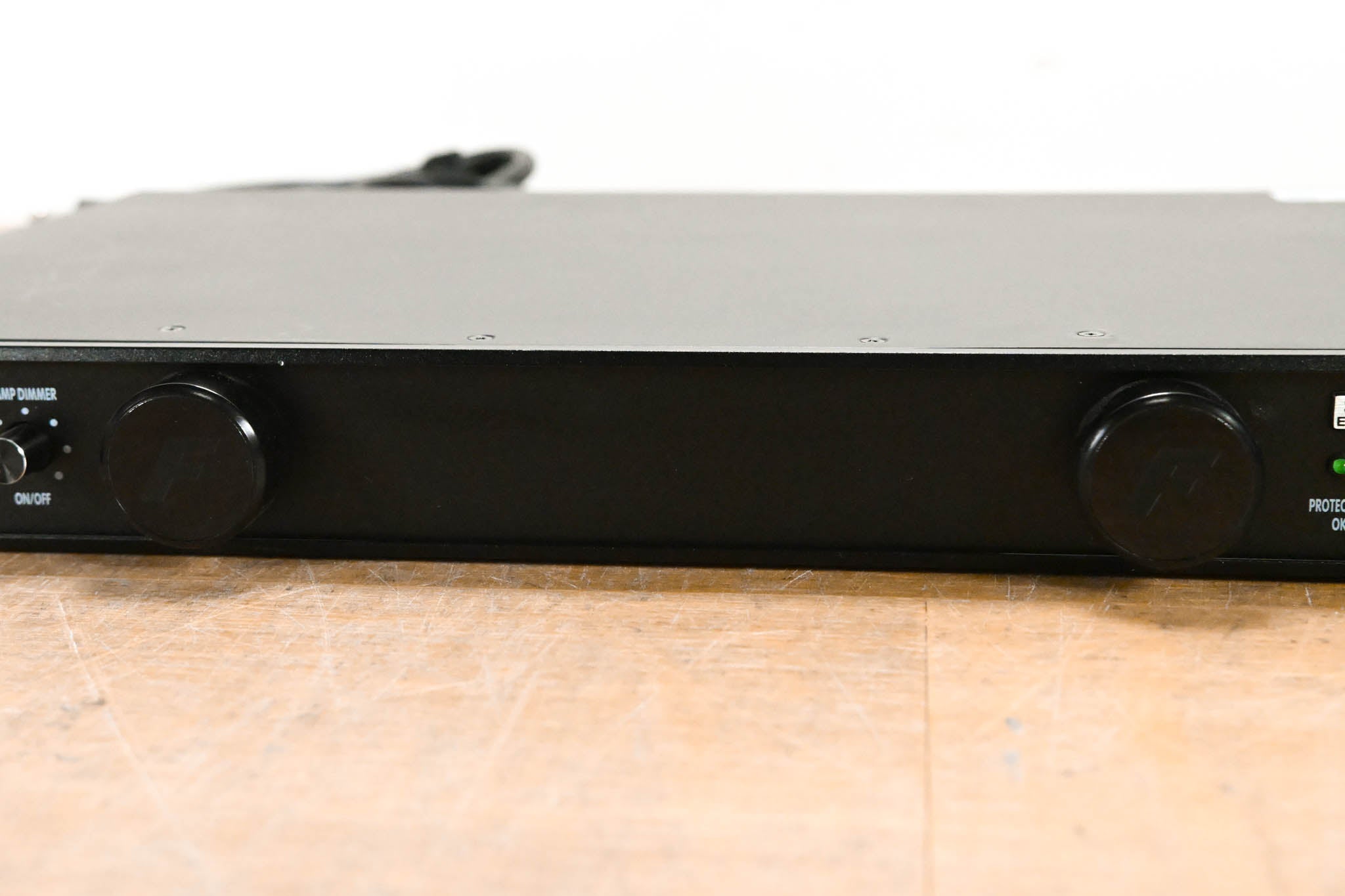 Furman PL-8C 15A Classic Series Power Conditioner with Lights