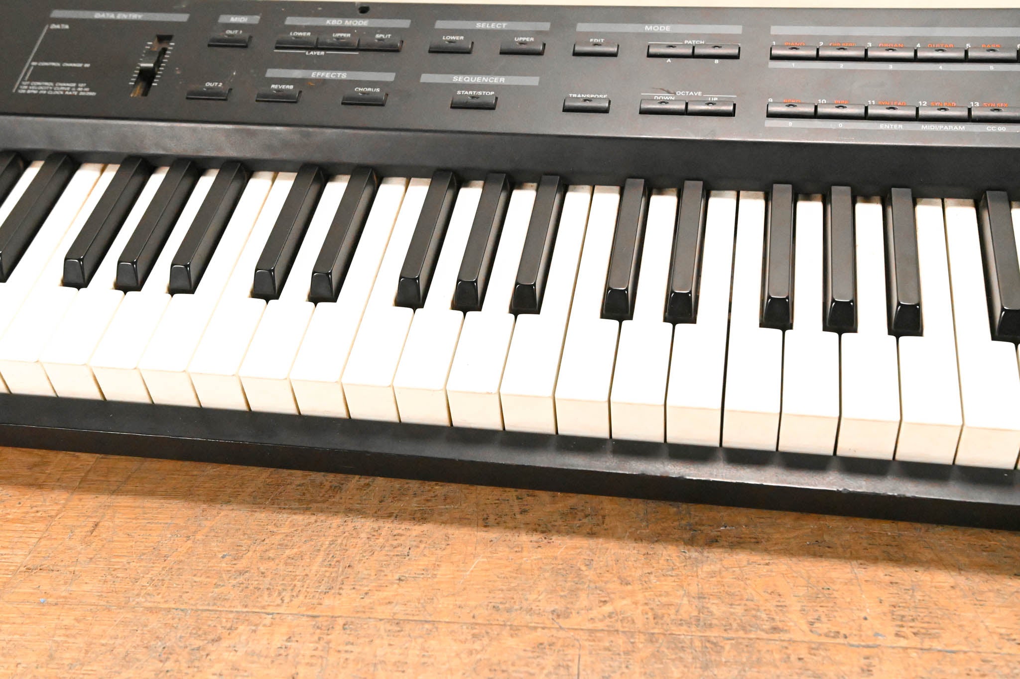 新品同様 Roland A-33 76鍵 MIDIキーボードコントローラー Roland A-33 76-Key MIDI Keyboard Controller CG01MCC