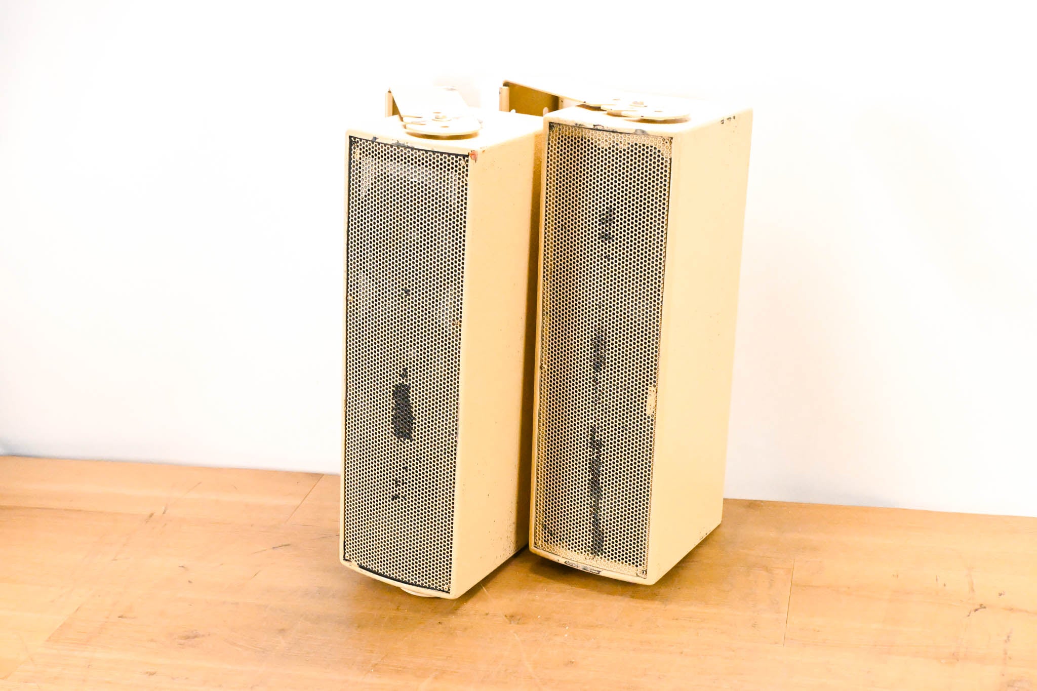 EAW UB52 Two-Way Full-Range Loudspeaker (PAIR)